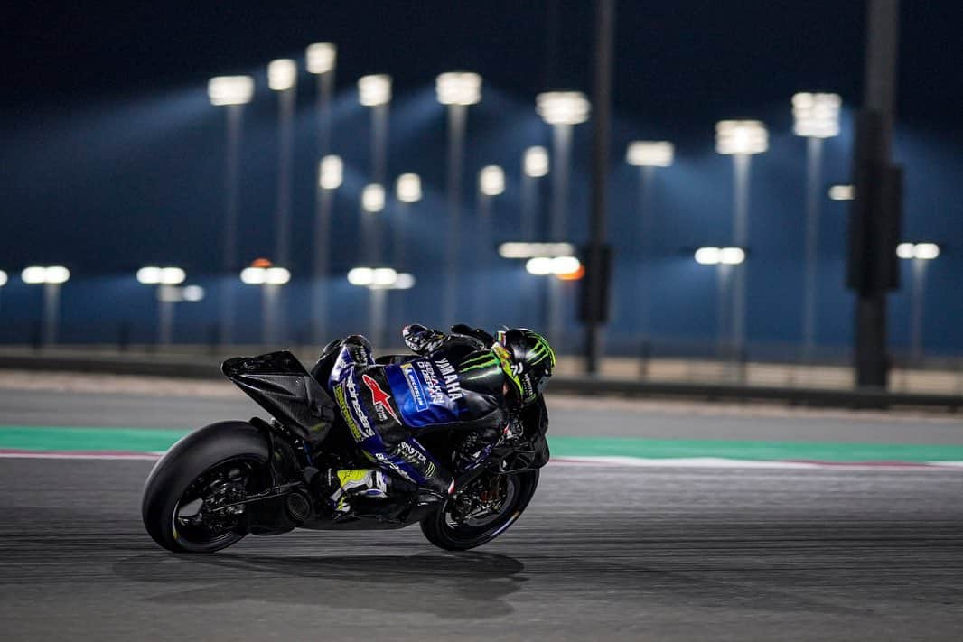 カル・クラッチローさんのインスタグラム写真 - (カル・クラッチローInstagram)「Back on the Yammy after 7 years away. Enjoying a lot working with @yamahamotogp in Qatar.  Some more days testing coming up this week …」3月9日 3時39分 - calcrutchlow