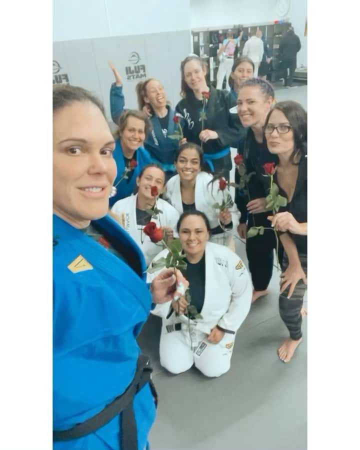 ギャビ・ガルシアのインスタグラム：「My family  everyday is our day my girls!!! LOVE YOU FAM!!!!❤️  @allianceeastvale」