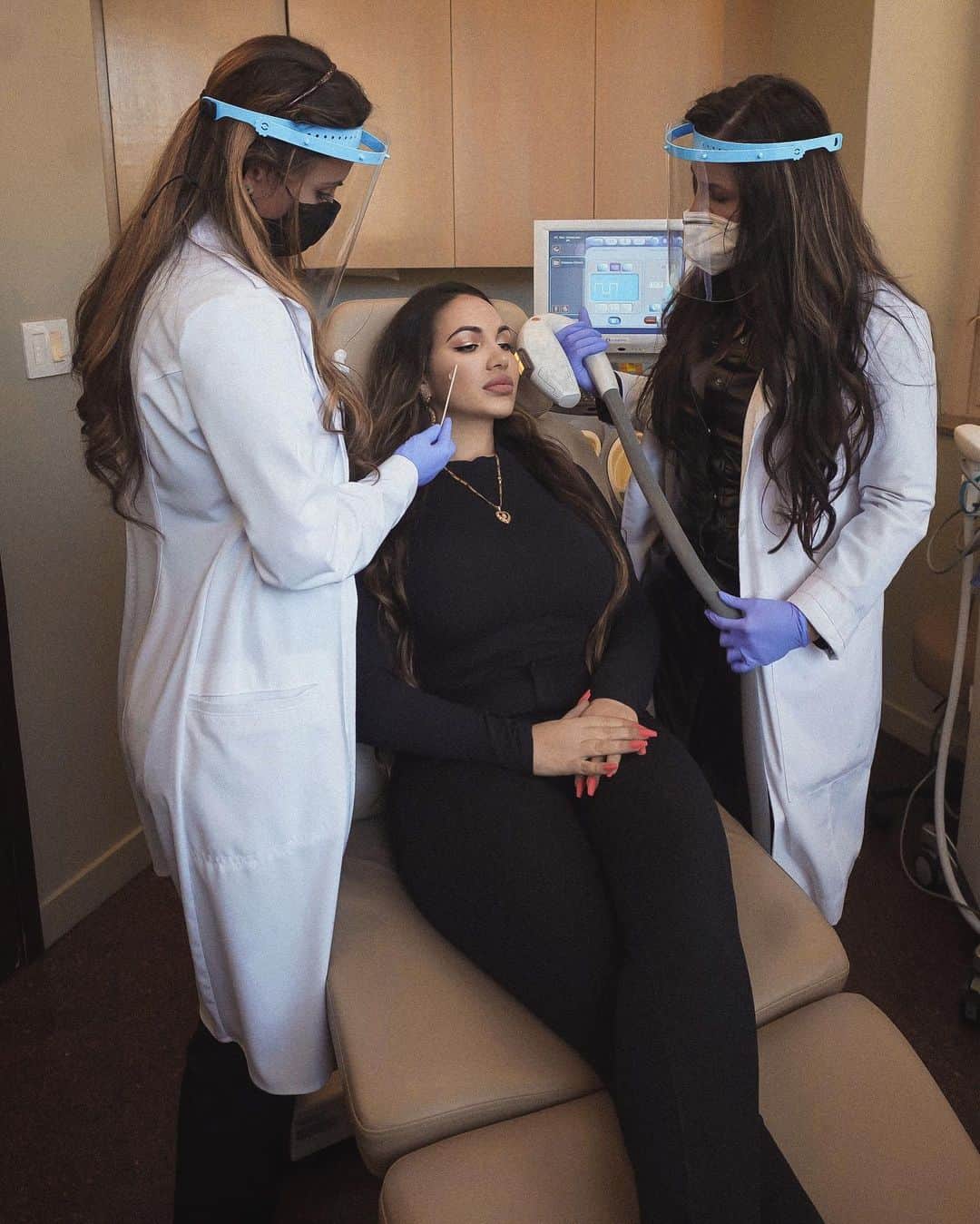 Aylen Aのインスタグラム：「Hey guys, this is the world famous, Epi Center MedSpa signature treatment, IPL/Photofacial. The treatment was developed by Epi’s own Medical Director, Patrick H. Bitter, Sr. M.D. and is now performed more than 40,000 a day world-wide.   IPL/Photofacial, is a state-of-the-art skin treatment that stimulates the production of collagen to improve the effects of sun damage, uneven pigmentation, dull complexions, early signs of aging, rosacea, fine lines, large pores, and more. The technology used is intense pulse light on a Lum1 device from luminous lasers. Like I always say..Prevention is always the best treatment!  @epicentermedspa @cosmetic_injector」