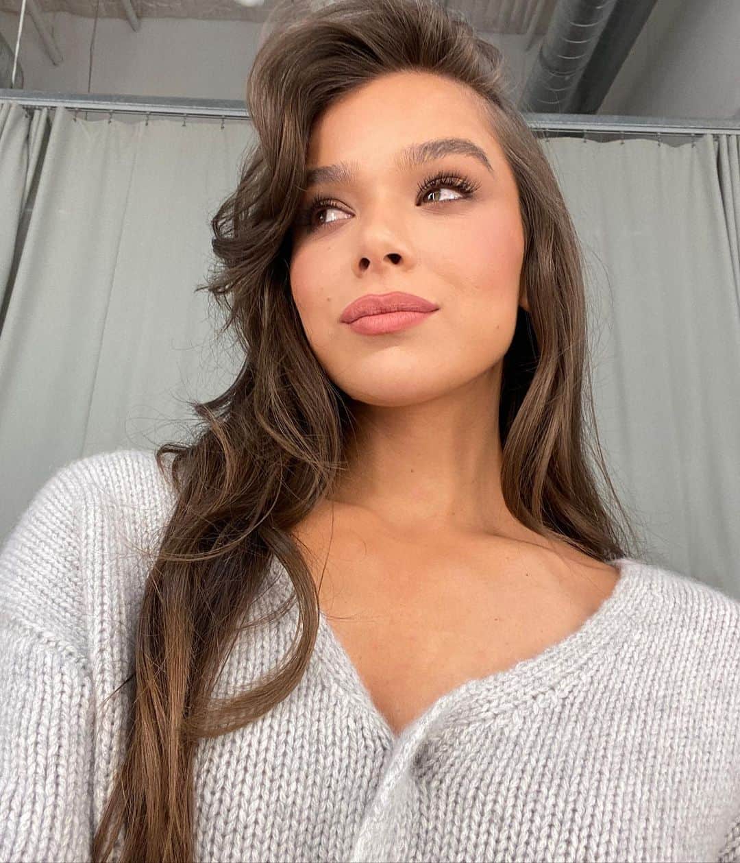 ヘイリー・スタインフェルドのインスタグラム：「just thinkin about WOMEN 💭💪🏽」