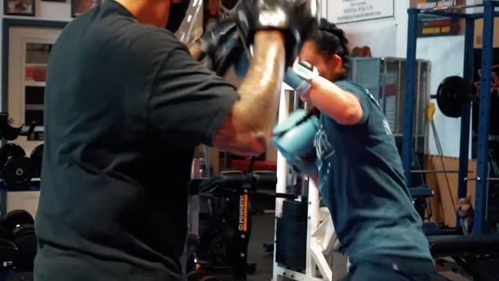のインスタグラム：「Thank you coach @escobar415 always workin and always pushin me! 🙏🏼 @mbdoodle on the camera, thank you for the video 😎」