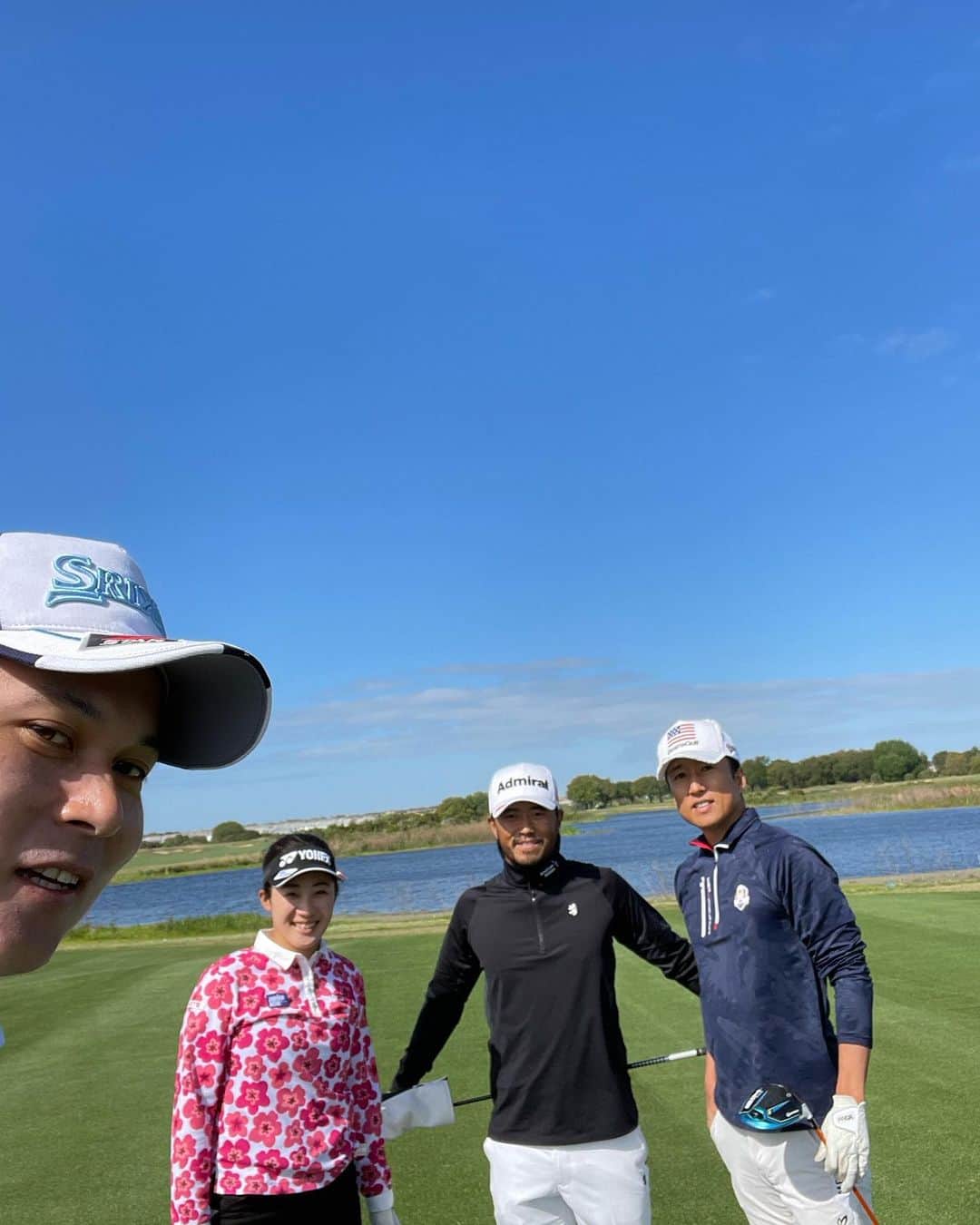 小平智のインスタグラム：「今日は楽しいゴルフ‼️ 思い切りのいい山口すず夏プロ🏌️‍♀️ 2021年関西オープン優勝予定の大堀裕次郎プロ🏌️‍♂️ 大阪のゴルフの神様、大濱悟プロ🏌️‍♂️  でゴルフでした⛳️大濱さんの大成長でした‼️二度とドライバーでチーピンは打たないみたいです👍あとグリーンまわりのアプローチと女性のアプローチは寄せまくるみたいです😂笑 #ゴルフ #女子プロゴルファー #山口すず夏 プロ #男子プロゴルファー #大阪ゴルフ神様 #アプローチ大濱悟 #関西オープン優勝予定 2021 #大堀裕次郎 プロ #小平智」
