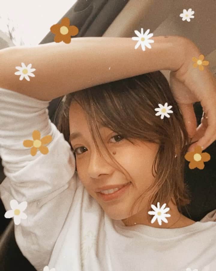 馬詰まほのインスタグラム：「Hey ya✌🏾🌼🤍 #ohayomorning」