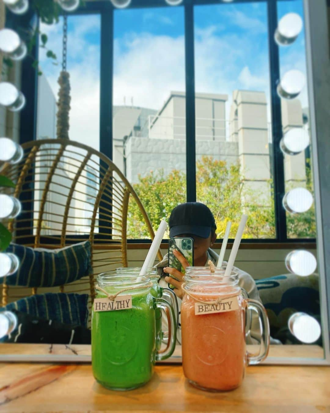 高橋メアリージュンさんのインスタグラム写真 - (高橋メアリージュンInstagram)「Hi☀️How's your day? Hope you're having a good day💚🐒💗 I have a new drama shooting today!  So excited 😆   Actually I had a tough situation recently.  But I never give up that I always stay true to myself✨  Thanks a lot that you all make my life brighter☀️  Have a good day🌍💖  #paperstraw  #紙ストロー #englishlearning  #lifeisbeautiful  #positivevibes  #aloha」3月9日 15時09分 - maryjuntakahashi