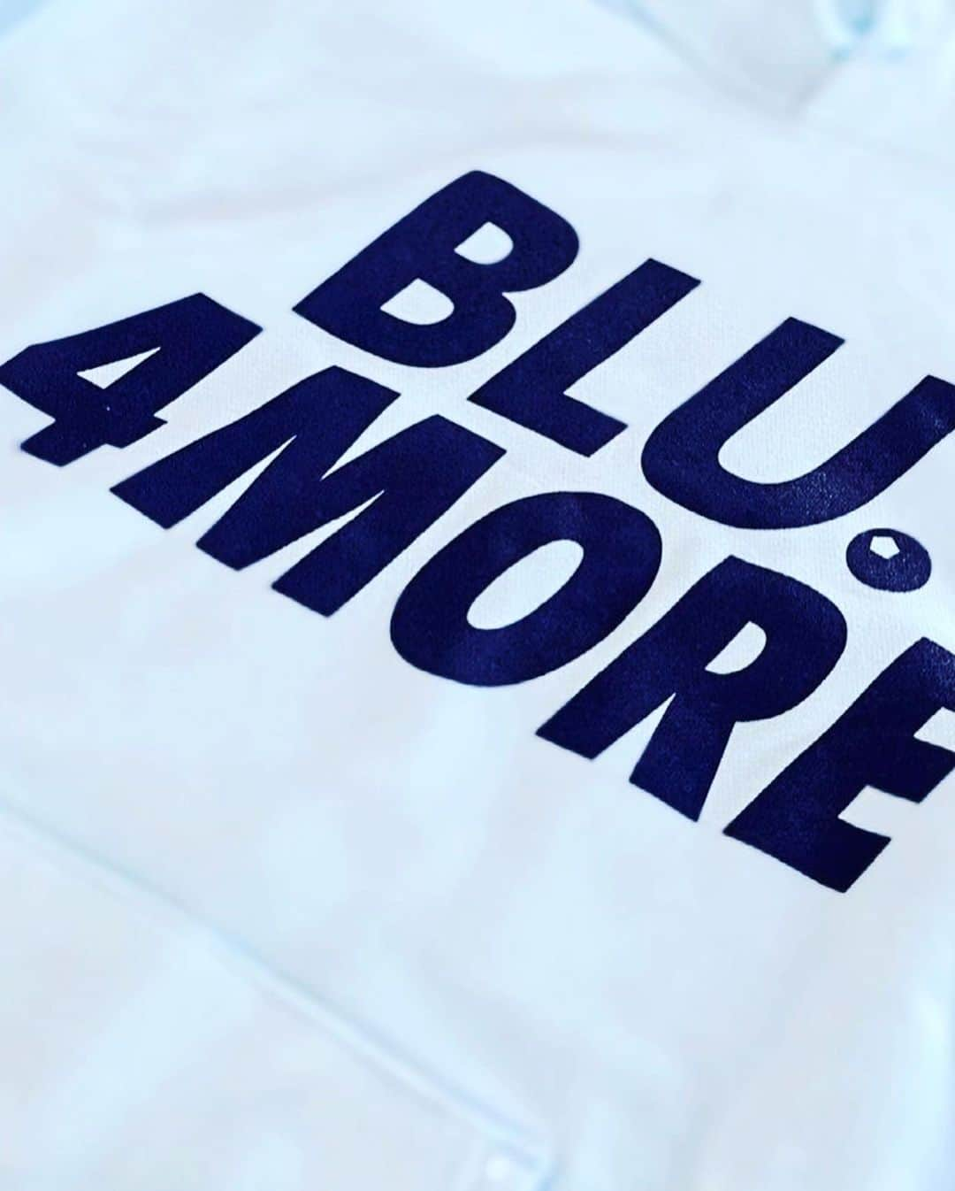 田中輝和さんのインスタグラム写真 - (田中輝和Instagram)「Blue United Four Mores for 2021  🔹Communicate more 🔹Know each other more 🔹"Why"more 🔹Ask/Offer help more  Blue Unitedの2021年はコミュニケーションをよりとり、お互いの事をより知り、なぜそう思うか伝えて、お互い助け合いながら一緒に手を取り合い色々達成して皆んなで美味しいお酒を飲む。  と解釈しておりますが代表 @takehikon51 大丈夫でしょうか？笑 後、パーカー最高です！どんどんオリジナルグッズ作っていきましょう！😎」3月9日 10時09分 - teru714