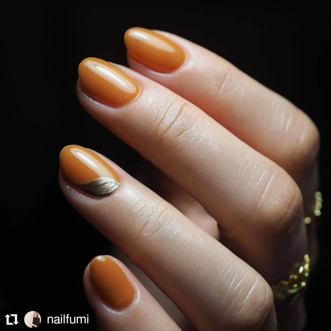 エリコネイルさんのインスタグラム写真 - (エリコネイルInstagram)「. リポスト失礼します🙏 . Fselection produce by @nailfumi  . 美しすぎるワンカラー😍 . F614 サラとゴールドの組み合わせが素敵です💕 . fumi先生（ @nailfumi ）いつもありがとうございます🙇‍♀️ . #morecouture #MoreGel #モアクチュール  #モアジェル #Fselection   #Repost @nailfumi • • • • • • . ワンカラーに 何かポイントをーと。 . @morecouture_jp F614 サラ . @md_gel @ryo_kitamura CLAY CU . .  #nail#nails#nailsalonf#nailartist#nailcolorist#nailfumi#ebisu#恵比寿ネイルサロン#ネイル#plusone#onecolor#tokyonailstyle#gelnail#ongles#onglesengel#nagel#unghia#指甲#гвоздь#маникюр#日本美甲#네일#OLYMPUS#nailphoto」3月9日 10時32分 - morecouture_jp