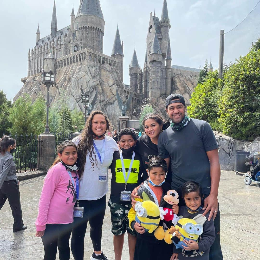 トニー・フィナウさんのインスタグラム写真 - (トニー・フィナウInstagram)「Universal Studios was a blast! Highly recommend the Hagrid ride at Harry Potter World 💯🙌🏾 legit! Thanks @universalorlando for capping off our fun week! #atUniversal」3月9日 10時27分 - tonyfinaugolf