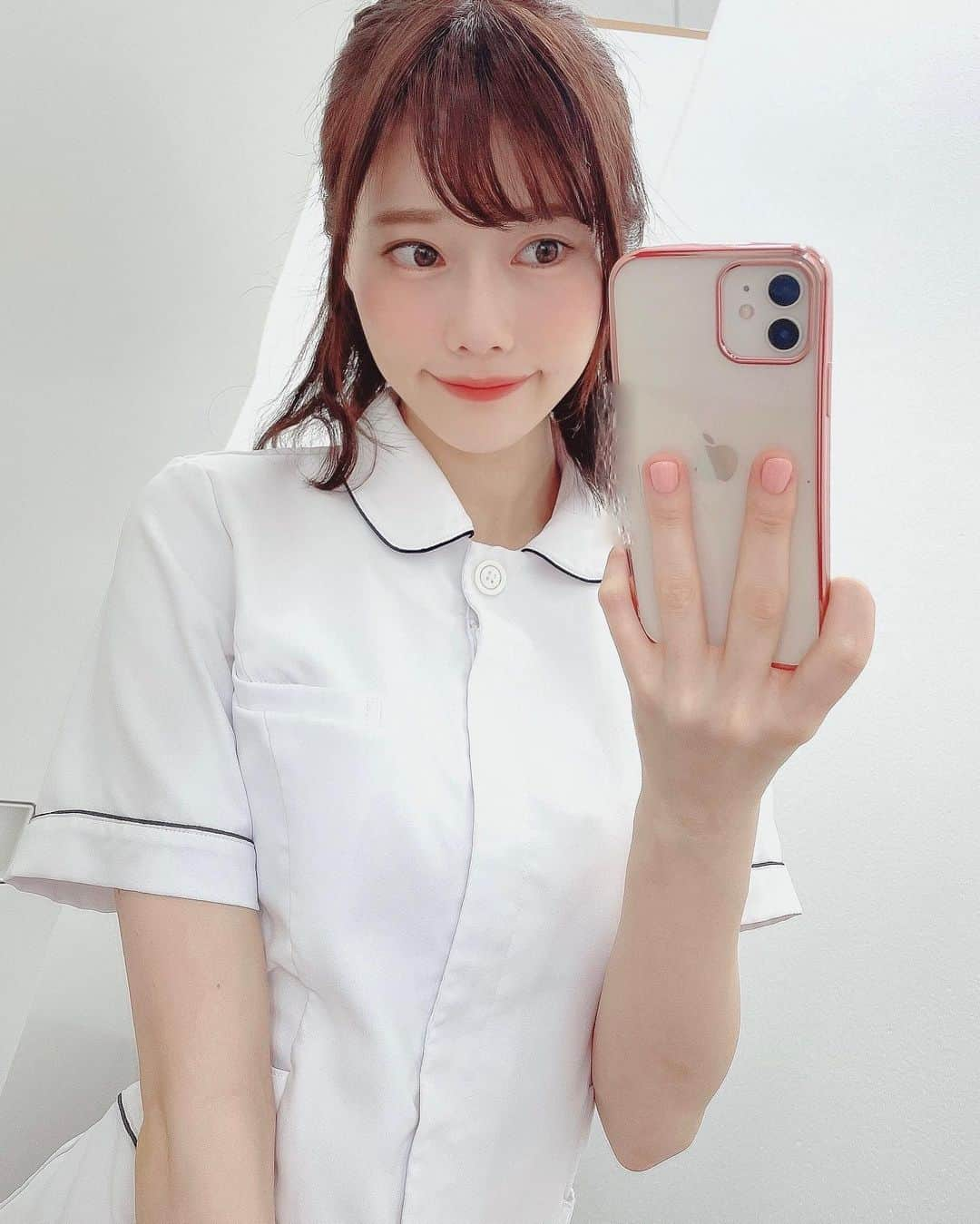 桃里れあさんのインスタグラム写真 - (桃里れあInstagram)「【お知らせ💉】 ・ 本日3月9日発売「週刊アサヒ芸能」3月18日号 「現役グラドル　本物ナースのお仕事」で桃里れあのリアルナース服とグラビアが掲載されてます。 ・ 呼んでもらえて嬉しい〜💕 このナース服がどんなグラビアを見せるのかは雑誌を買って読んでくれた方だけのお楽しみです🙈💕 妄想ふくらむかなりエッチなシチュエーション…♡ ・ 全国コンビニなどでゲットしてね！ Amazonなど通販でもゲットできます！ ・ ・ アンケートハガキと桃里/アサ芸さんのアカウントをタグ付けた購入報告ツイート待ってます✨たくさん買ってくれた人は全冊の写真も待ってる🥺💕 ・ ・ ・ 実際に職場で着ているワンピースのナース服です…🙈この白衣を着て実際にあなたの街にもいるかも…？！ ・ （職場指定の制服ではないので載せられます）（職場のナース服だったら解雇問題） ・ ・  3/14までCHEERZ3月生まれイベント＆ポスター掲載イベント参加中！ ランキング2位以内で入賞目指してます！期間内ちあちあお願いします✨ ・ ・ 【写真集】 1st電子写真集『yell』双葉社より発売中 ランキングTOP5入り✨セミヌードです。 ・ Amazon Kindle→www.amazon.co.jp/dp/B08WJ6PJPC 他楽天/DMM/SONY books等で発売中 ・ ・ 【ファンクラブ】 CHEERZ 桃里れあ https://cheerz.cz/artist/13853 サポーターになると… SNS以上にセクシーな写真や動画/グラビアオフショット/プライベート写真/メルマガ/イベント優先受付/会員No.発行 月額500円〜で見放題♡サポーター登録前の投稿は見れないので早めの登録がオススメです！ ・ ・ 【イベント情報】 3/20 zoom撮影会　団体4部残り1枠！ https://www.st-zoom.com/events/3tsuki20nichi-do-momosatorea-satsueikai ＋talkport ・ ・ 【雑誌掲載中】 2/3発売　雑誌アサ芸シークレット ↪︎パーツ美女ランキングくびれ部門ランクイン/インタビューあり 3/9発売　雑誌アサヒ芸能 ↪︎ナースグラドル特集 ・ ・ 【DVD】 1/29 1stイメージDVD「ももれあ」発売 大好評Amazon売り上げ新着共にランキング1位🏅 https://www.amazon.co.jp/dp/B08NPQTQG3 ・ ・ 【レギュラーラジオ情報📻】 調布FMらじぷら　次回放送4/4(日)23:00〜23:59 アプリ《リスラジ》でお聴きください♪ メンバー：小林智絵（Pimm's）/二瓶有加（PINK CRES.）/りさ（まなみのりさ）/桃里れあ ・ ・ 【SNS💘】 Twitter：https://twitter.com/rea_momosato  TikTok：https://vt.tiktok.com/ZSwuNpx1/ YouTubeチャンネル《桃里れあ》：https://www.youtube.com/channel/UCfpzmulrUvR-x-55JEoZ7Mg 公式LINE：https://lin.ee/h96Deou ・ ・ ・ #グラビア #グラビアアイドル #グラドル #看護師 #ナース #nurse #ไอดอล #아이돌 #प्रतिमा #japanesegirl  #idol #cosmel #内衣 #性感的 #漂亮 #清秀 #粉我 #เซ็กซี่ #섹시  #gravure #萌 #asiangirl #bajutidurseksi #妄想 #护士  #自拍 #ナース服 #白衣 #白衣の戦士 #nurselife」3月9日 11時42分 - rea_momosato