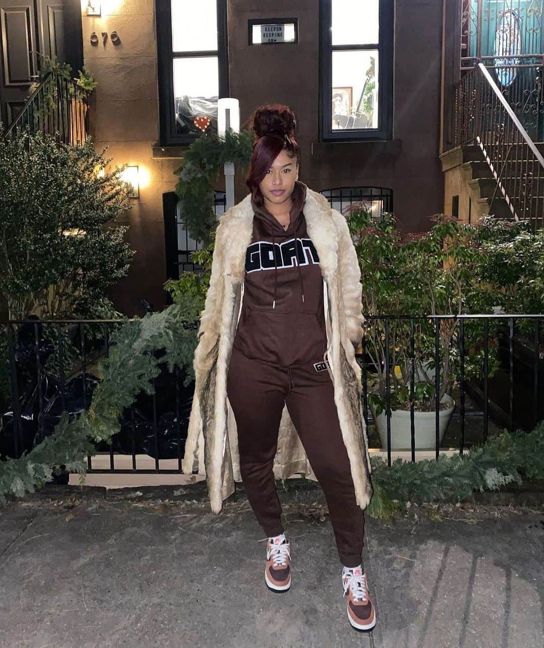 のインスタグラム：「Our GOAT Chenille Sweatsuit in Mocha just restocked 🔥」