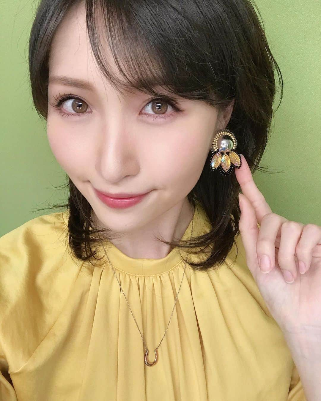 横山ルリカさんのインスタグラム写真 - (横山ルリカInstagram)「. #💛💛💛   #🐝🐝🐝  #大きめイヤリング  #この形なんて言うんだろ」3月9日 12時40分 - rurika_yokoyama_official