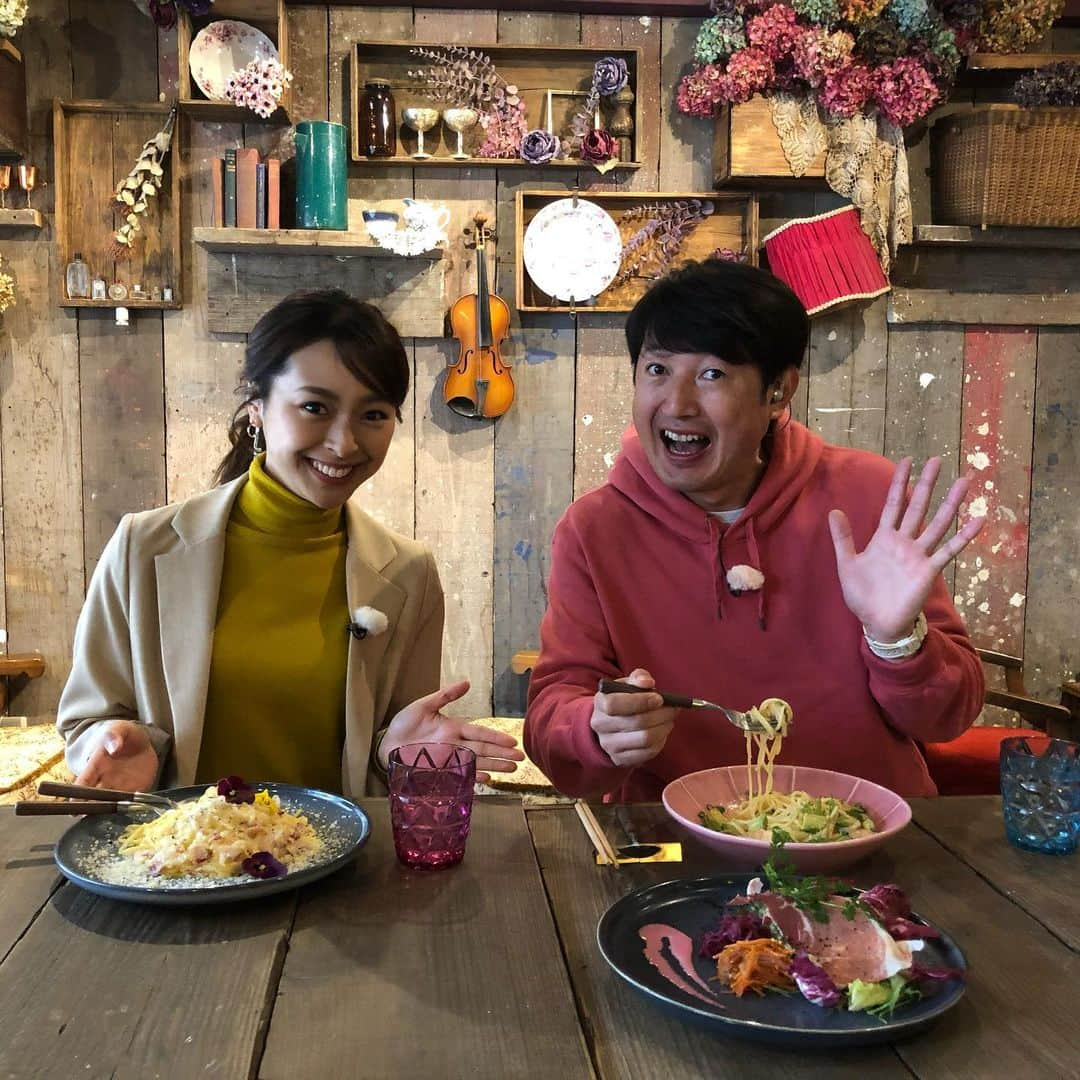 テレビ西日本「ももち浜ストア」さんのインスタグラム写真 - (テレビ西日本「ももち浜ストア」Instagram)「今日の中継は店も料理も写真映え！ #パスタ食堂アマービレ をご紹介！  先月22日にオープンしたこちらでは オシャレな店内でおいしい料理が いただけます☺️💓  中継の本番中に インスタグラマーの血が騒いだあべさん！ 本当に撮ってた写真を公開します🙋‍♂️笑  ※今日お店はお休みです  #あべちゃんカメラが行く #あべてつあき #高木晴菜 #生パスタ #福岡グルメ #福岡ランチ #福岡イタリアン #福岡 #2枚目と3枚目が本番中に撮った写真」3月9日 12時51分 - momochihamastore8