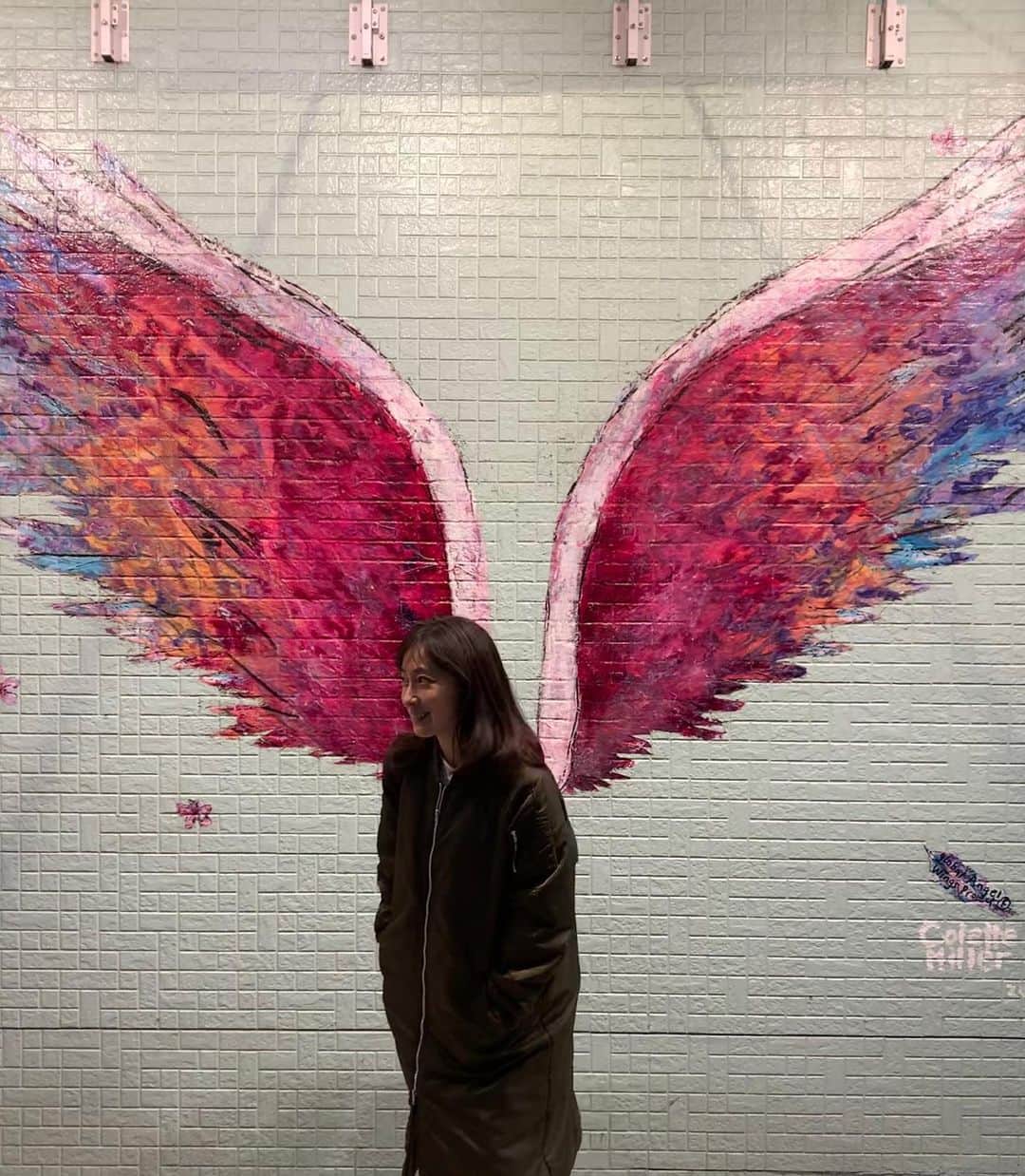 小橋めぐみのインスタグラム：「フォトスポットにて #今日はダンスレッスンを受けたので #身体が軽いのです」