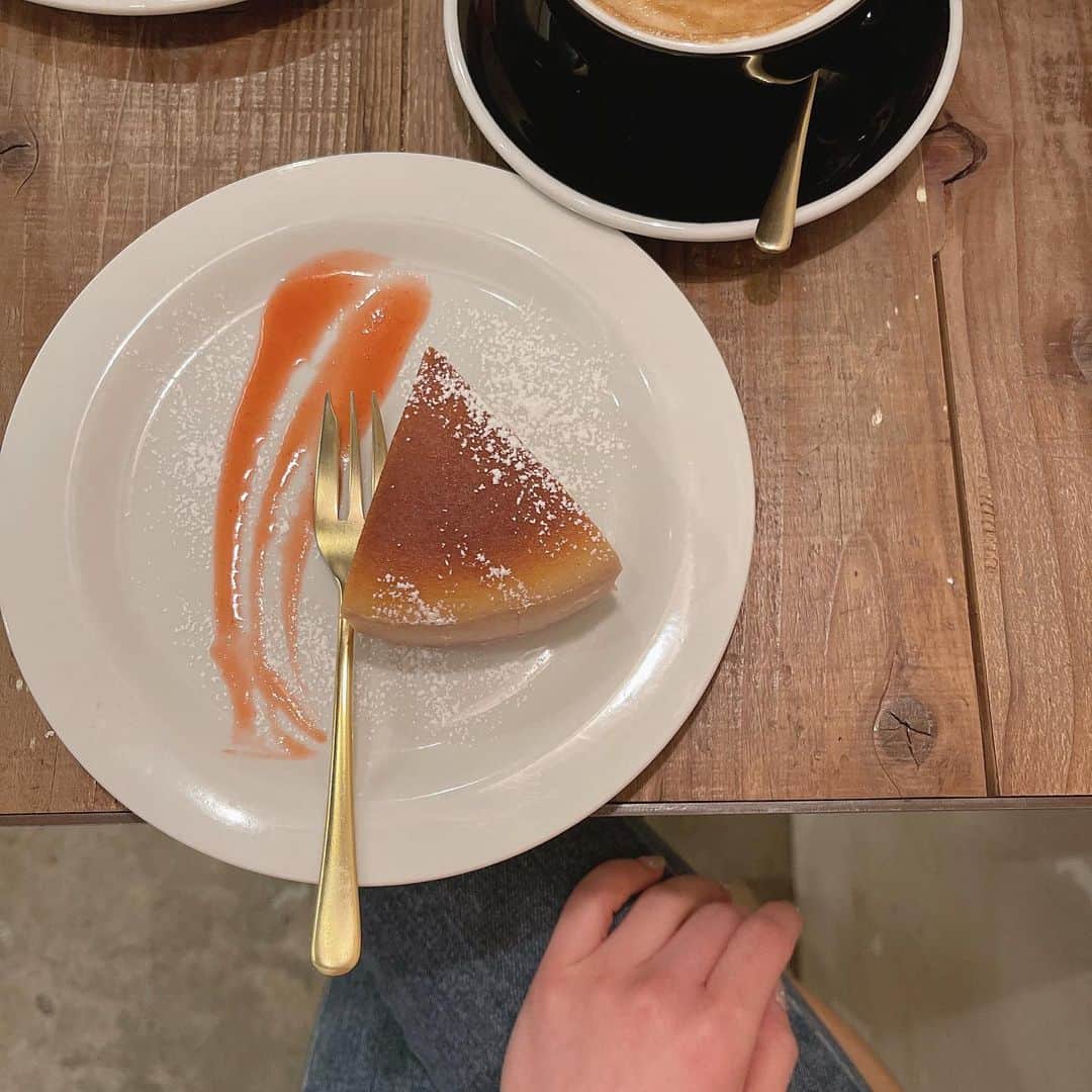 ひよんのインスタグラム：「🍰🧁☕️ ㅤㅤㅤㅤㅤㅤㅤㅤㅤㅤㅤㅤㅤ ここのケーキとカフェラテ美味しかった💓 @bonds_meguro」