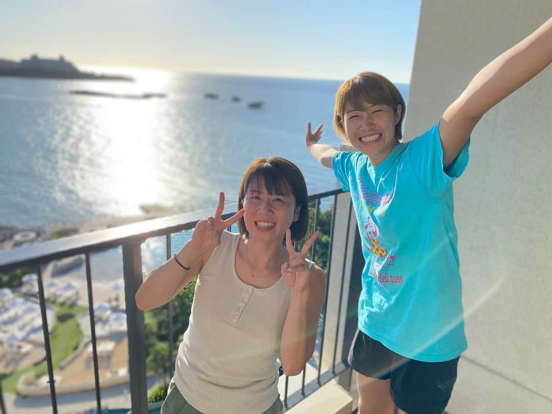 狩野舞子さんのインスタグラム写真 - (狩野舞子Instagram)「・ 去年10月東京のGotoが解禁になってすぐ遊びに行った沖縄🌴 別で来てた瑞希とたまったま奇跡的に日程が重なって ホテルにお邪魔しに🚗🎶 ・ この写真めちゃくちゃ綺麗だし めちゃくちゃ腕ながーーーーい🐘笑 ・ #沖縄 #ハイアットリージェンシー瀬良垣アイランド沖縄  #藤井瑞希 #過去pic」3月9日 15時44分 - kanochan715