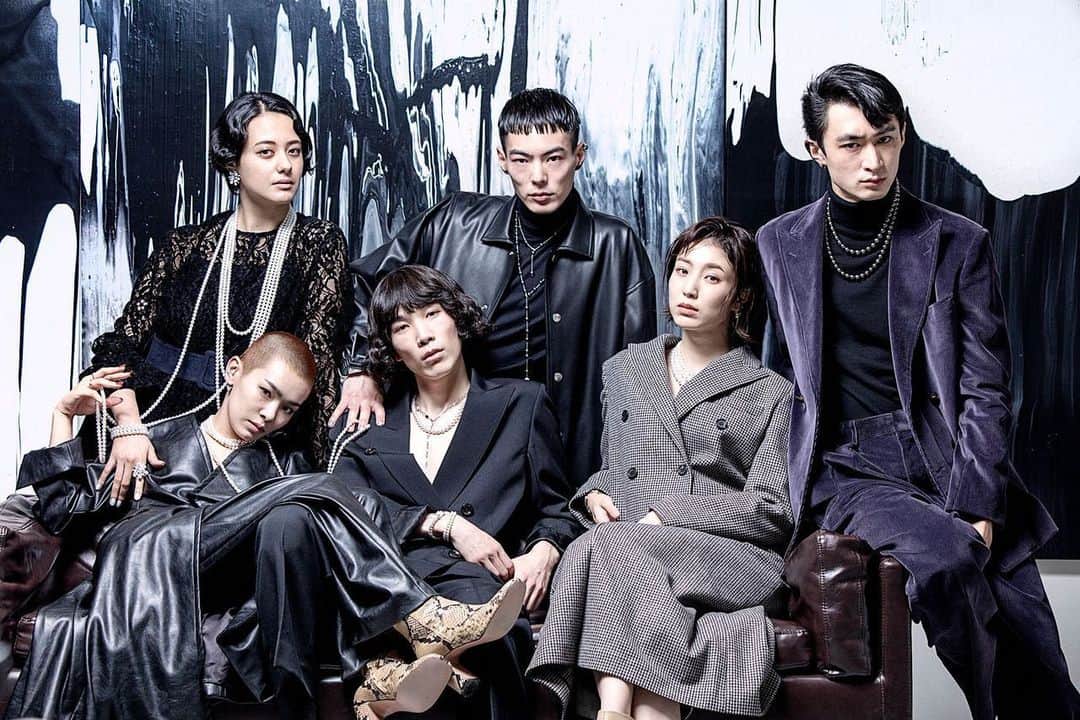 岩崎拓馬のインスタグラム：「@official_mikimoto . . My Pearls, My Style Future of Change  今回モデルとして出演、 そして撮影のディレクション、 衣装のスタイリングを 携わらせて頂きました。  本当にたくさんの方に ご協力いただけたこと 感謝、感謝です  めちゃくちゃに楽しい現場と 貴重な経験を させていただけた事が この先の自信、糧になります  前編、後編 是非楽しんでいただきたいです  本当にありがとうございました . . #MIKIMOTO #ミキモト #MyPearlsMyStyle #happytime」