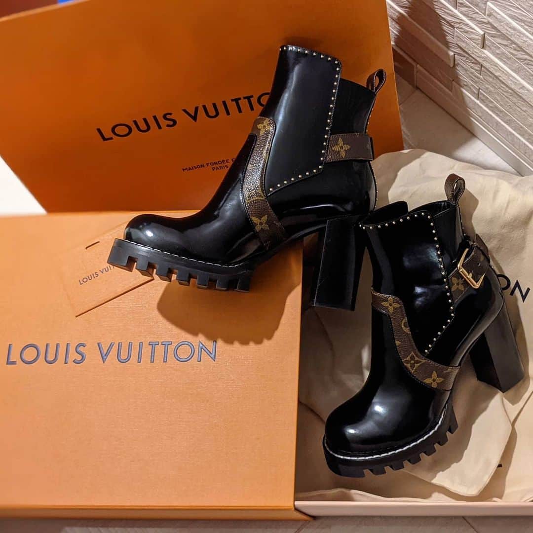 雨宮めるさんのインスタグラム写真 - (雨宮めるInstagram)「. @louisvuitton   startrail line ankle boots  前から欲しかったレースアップの方と迷ったけど スタッズの可愛さ＆レア感に惹かれてこっちにした♡  #louisvuitton #vuitton #myfavorite  #shortboots #boots #ankleboots #luxurybrand #luxury #ootd #8cmヒール #ハイカットブーツ #ブランド靴 #ブランドシューズ #ハイブランド #ヴィトン #ルイヴィトン #スタートレイルラインアンクルブーツ #ショートブーツ #アンクルブーツ #おしゃれ靴  #おしゃれは足元から #靴好き #スタッズ #スタッズブーツ #メンズライクコーデ #革靴 #品牌 #品牌鞋 #브랜드신발 #브랜드」3月9日 17時33分 - amamiya_melty