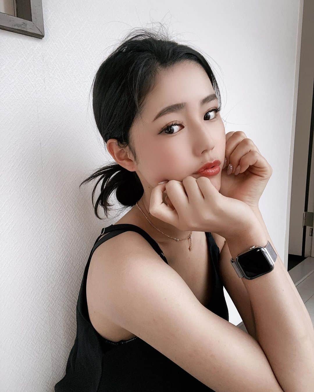 真木しおりのインスタグラム：「冬は露出がないからねぇ~🌞  夏服試着してた🌞  早く夏服着たいけど 夏になったら今以上に黒くなるのが… 2月ぐらいから日焼け止め塗ってるけど そろそろ飲む日焼け止め買いあさろかなぁ🐰  #instagood #instagram #instafashion #instapic #insta #instalike #followｍe #l4l  #instadaily #likeforlike #인스타그램 #인스타푸드 #인스타 #인스타데일리 #トラック女子#トラ女#rq#自撮り#自然光#肌見せ #日焼け」