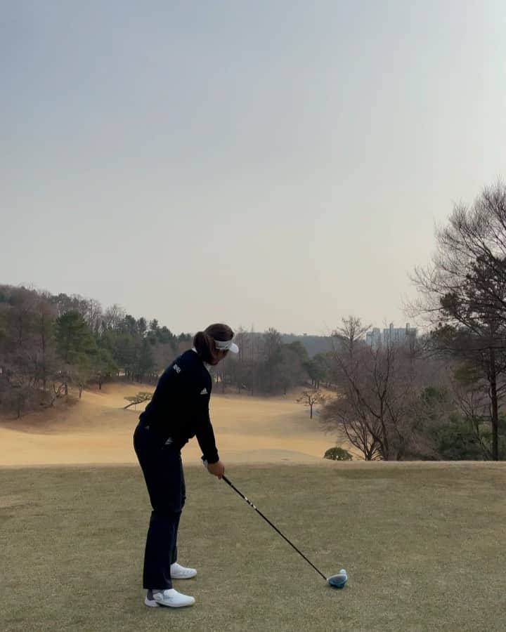 ユ・へランのインスタグラム：「샤샷🏌🏻‍♀️ #SHM #삼화모터스」