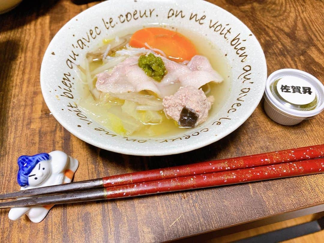 石原亜弥さんのインスタグラム写真 - (石原亜弥Instagram)「🍲 銀座の佐賀昇さんのちゃんこ鍋お取り寄せ。 柚子胡椒が効いて美味しかった〜！ おまけでとっても可愛い箸置きまで…💕 #佐賀昇 #お取り寄せ鍋」3月9日 18時57分 - aya_dorothy_law