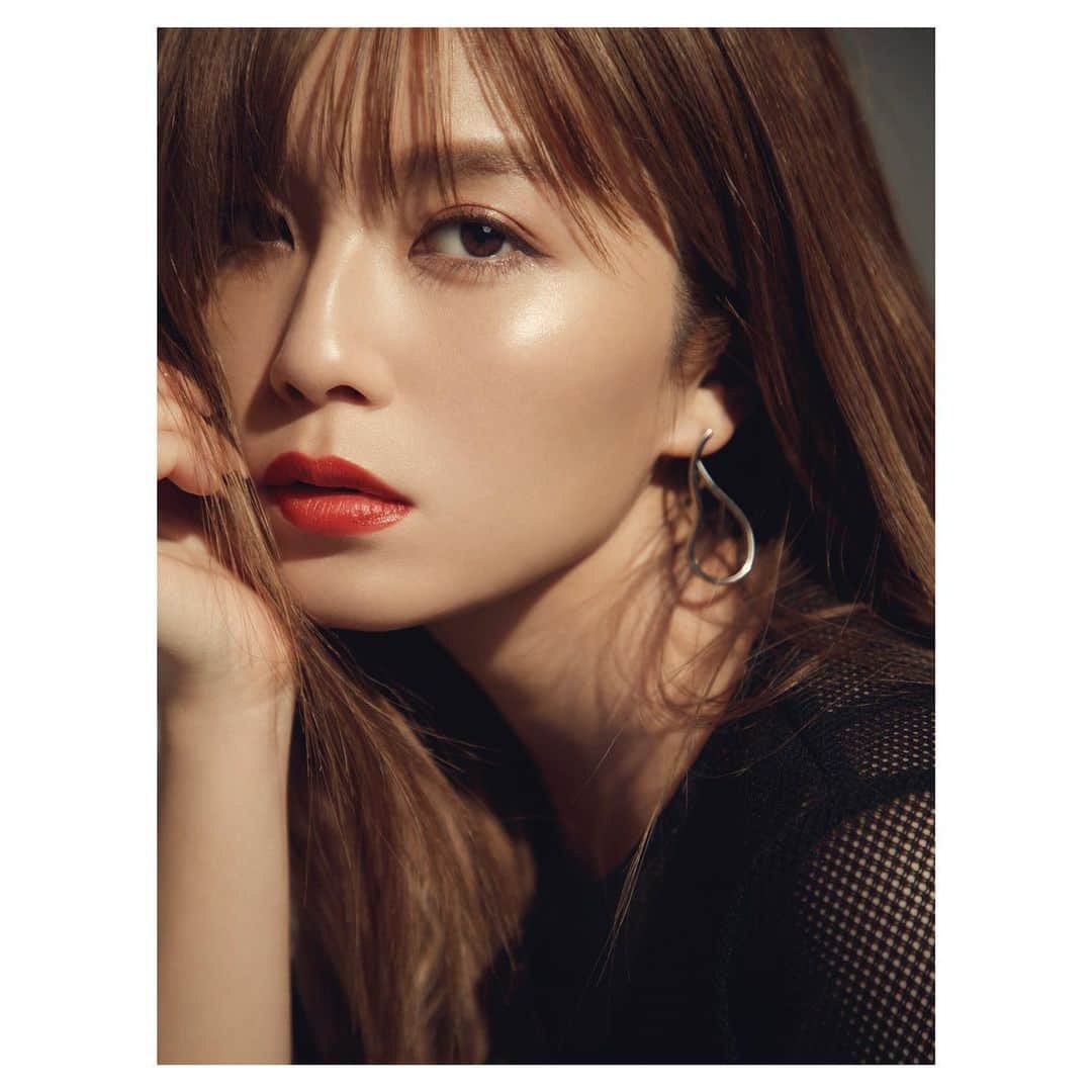 菊地泰久のインスタグラム：「@with_mag_official  model: @misako_uno_aaa  hair&makeup:@paku_chan styling: @chisato_1211  photo: @yasuhisa_kikuchi  #宇野実彩子 #aaa #with #菊地泰久 #yasuhisakikuchi #beauty #makeup #fashion #portrait #shooting #photography #photographer」