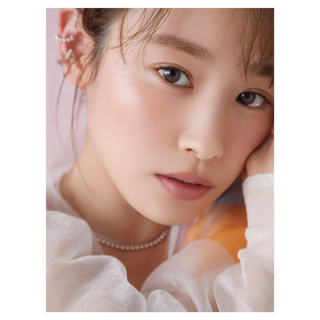 菊地泰久のインスタグラム：「@vocemagazine  model: @i_am_takahashi  hair&makeup: @sayoko_yoshizaki  styling: @kaori.kawasaki76  photo: @yasuhisa_kikuchi  #高橋愛 #voce #菊地泰久 #yasuhisakikuchi #beauty #makeup #fashion #portrait #shooting #photography #photographer」