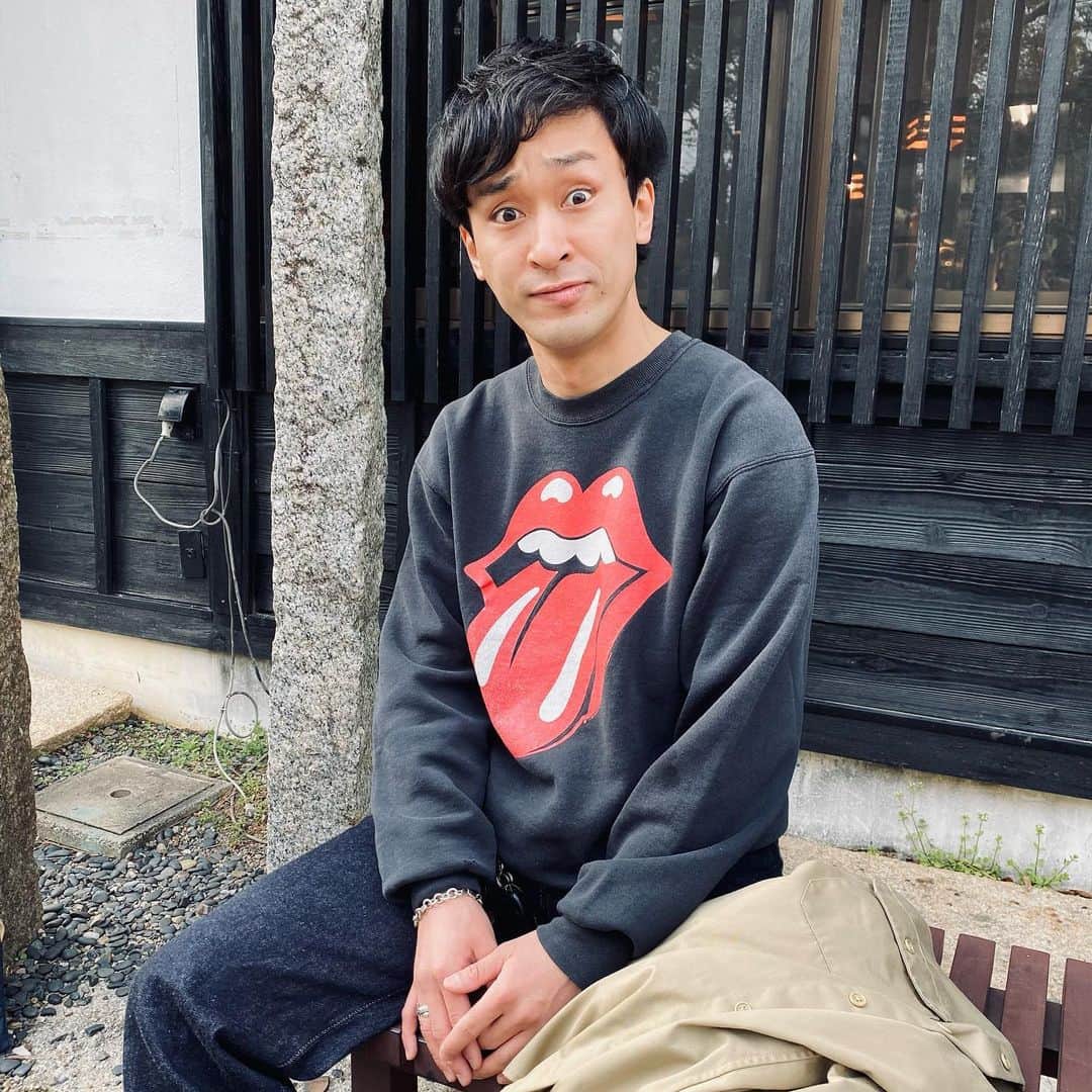 としみつのインスタグラム：「薄着でも気持ちよくなってきました。  撮ってって言ったらバレないように自撮り混ぜてくる人。。」