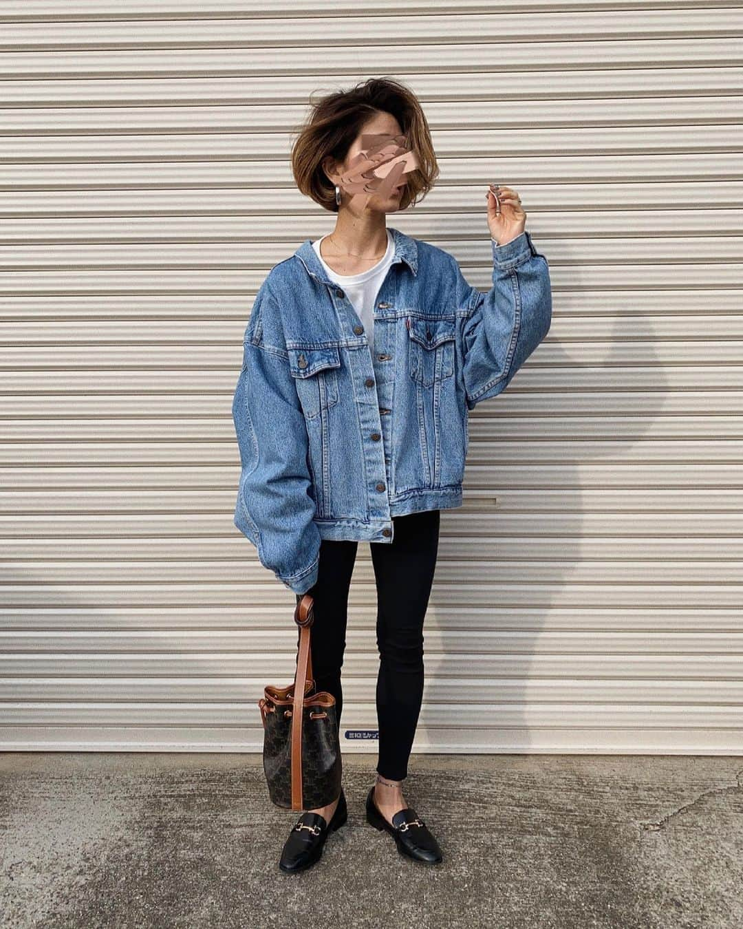 annaさんのインスタグラム写真 - (annaInstagram)「. . 実物のが可愛いーんだ denimJK♡！ #vintagelevis  . . #vintage#levis#リーバイス#デニムジャケット#春コーデ#ゆるコーデ#シンプルコーデ#シンプル#大人カジュアル#オトナカジュアル#ローファー#黒スキニー#きょこ#ootd#outfit#ラフコーデ#モノトーン」3月9日 20時19分 - 12anna23