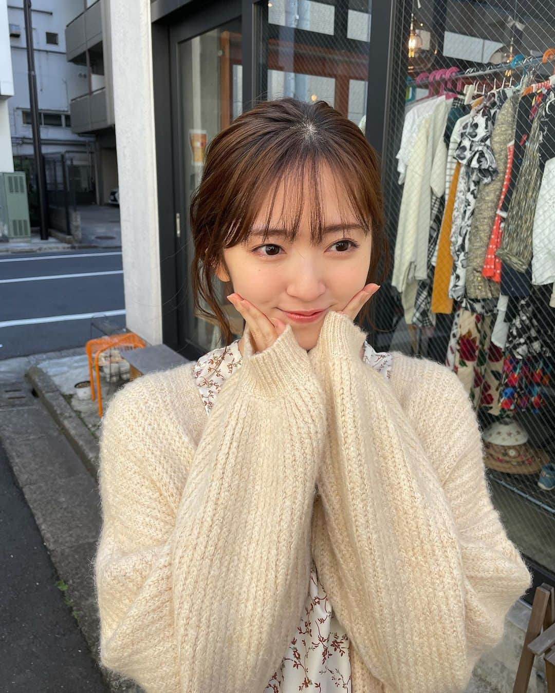 鈴木愛理さんのインスタグラム写真 - (鈴木愛理Instagram)「✴︎﻿ 時経ちましたが...﻿ 「夢みたいな恋したい女たち」#夢恋﻿ ありがとうございました🥰﻿ ﻿ 可愛いメイク、ファッションに加えて﻿ 素敵なエピソードを演じられて嬉しかったです☺︎﻿ ﻿ 太田凛花を通して﻿ 演じることの楽しさを改めて感じました🌿﻿ この番組を通して出会えた方々、またどこかで会えたら嬉しいです✨﻿ ﻿ オフショットちょこっとあるのでたまに載せるかもです🌷﻿ ﻿#ラストシーンの衣装 #お気に入りのひとつ！ #公式ホームページに #ドラマノーカット版を観ながら #劇中の服を購入できるシステムあるよ✨ #見逃した方や買い逃した方 #夢みたいな恋したい女たち #で検索🔎  #夢恋﻿ #エンディングテーマ﻿ #ApplePie﻿ #ありがとうございました🥰  @yumekoi_official」3月9日 21時10分 - airisuzuki_official_uf