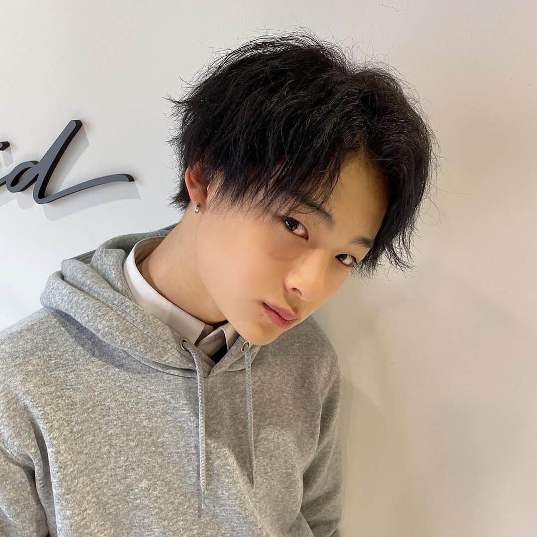 永塚兼慎のインスタグラム：「髪かっこよき！！  るなとバイバイして泣いた後 目見ればばればれ爆笑」