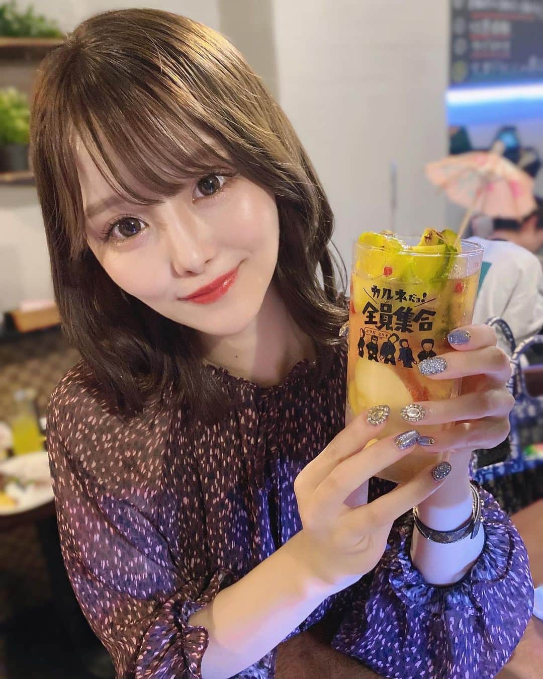 吉田恵美さんのインスタグラム写真 - (吉田恵美Instagram)「華の女子大生のうちに かわいいフルーツサワーも飲んじゃう🍎🍊🍍🥰」3月9日 21時18分 - _yoshida_megumi