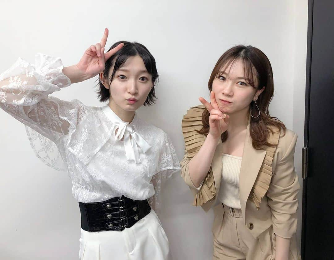 石田亜佑美さんのインスタグラム写真 - (石田亜佑美Instagram)「宮本佳林ちゃん💜 . . Juice=Juice 「イジワルしないで抱きしめてよ」 . 2013年にMVの dance shot に参加させていただいてから、先日、初めて一緒にステージで歌って踊りました！8年越し…… . これが所謂エモいってやつですか……✨ . . . #宮本佳林 ちゃん @karin_miyamoto.official #イジワルしないで抱きしめてよ #mvぜひ見てね #宮城 #仙台 #仙台gigs #morningmusume21 #モーニング娘21 #石田亜佑美」3月9日 21時18分 - ayumi_ishida.official