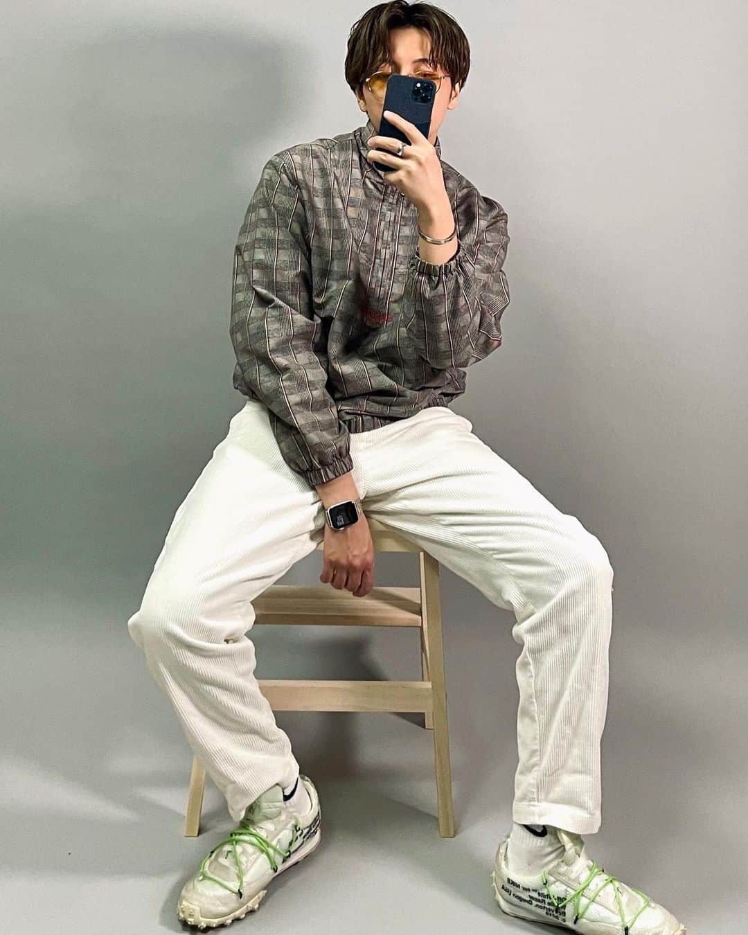 REO のインスタグラム：「黒じゃなくたまには白のスニーカーを履いてみるべし👟👟💥 #maisonmargiela #applewatch #nike #offwhite #supreme」