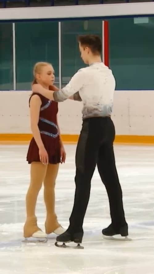 ニコライ・モロシュキンのインスタグラム：「Наконец-то состоялся дебют этой замечательной пары ❤️ @tumanova_154 @georgy_kunitsa   #тумановакуница #фигурноекатание  #figureskating #choreo #beautiful #stsq4 #колянаучит」