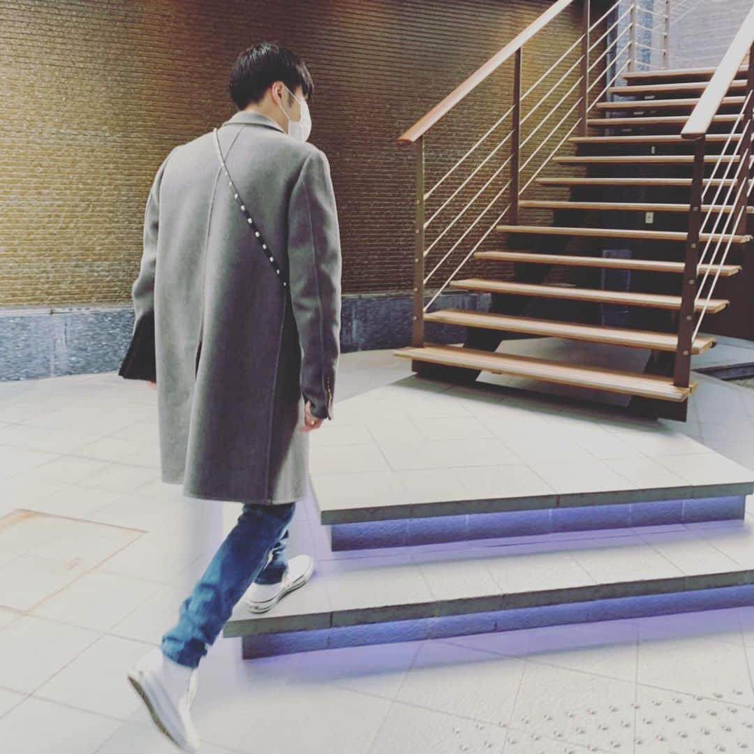 木村了さんのインスタグラム写真 - (木村了Instagram)「皆様お疲れ様です。  連日撮影でバタバタとした毎日ですが、今日はリフレッシュ。  川崎先生、いつもありがとうございます。  #いつもお疲れ様です  #美味しいご飯食べて #雑貨屋さん見て #妻とデート #癒されます #元に戻る #ルーティーン」3月9日 22時36分 - r_k0923