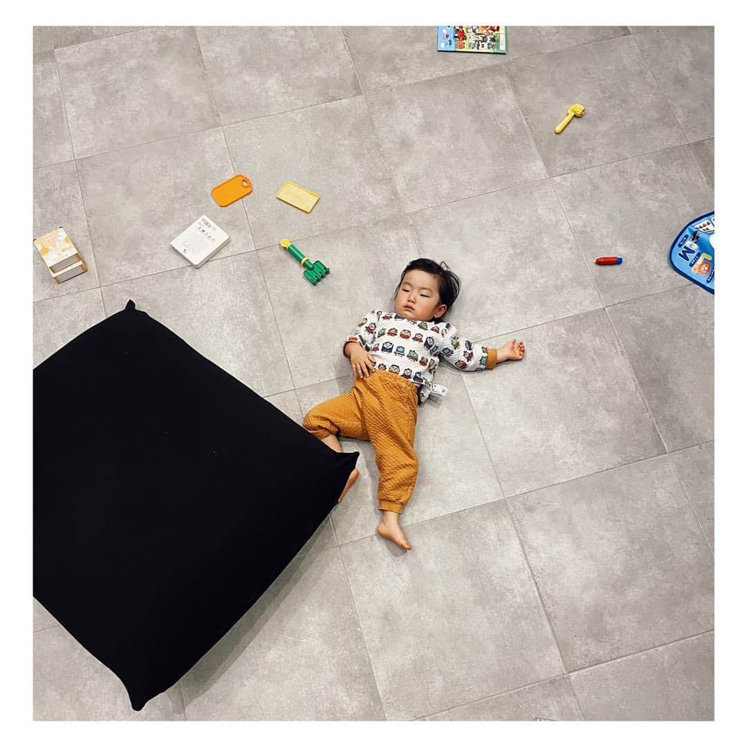 柏木作夢さんのインスタグラム写真 - (柏木作夢Instagram)「Play ground🤖🧩  #son#family#love#playground #home#house#goodtimes #景色#柏木景色#息子#息子の成長 #息子ラブ #photooftheday #instadaily #instagood #instafamily#yogibo #yogiboのある生活」3月10日 8時43分 - samukashiwagi