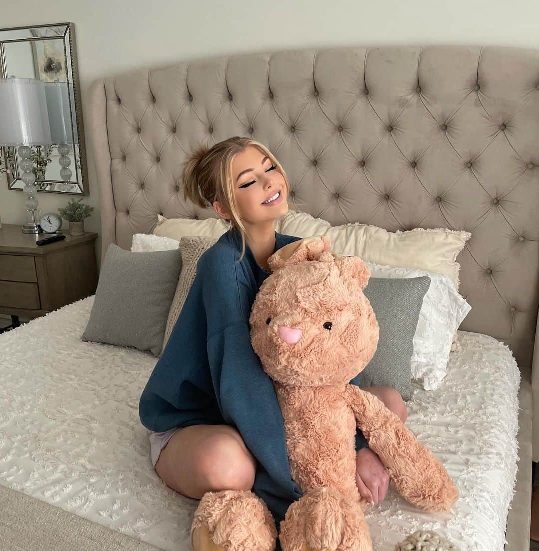 ローレン・グレイのインスタグラム：「goodmorning my angel babies<3 love u w all my heart」