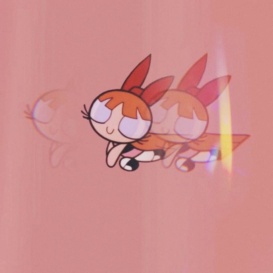 クロエ・ベネットのインスタグラム：「.....🔥🌸☎️🎀」