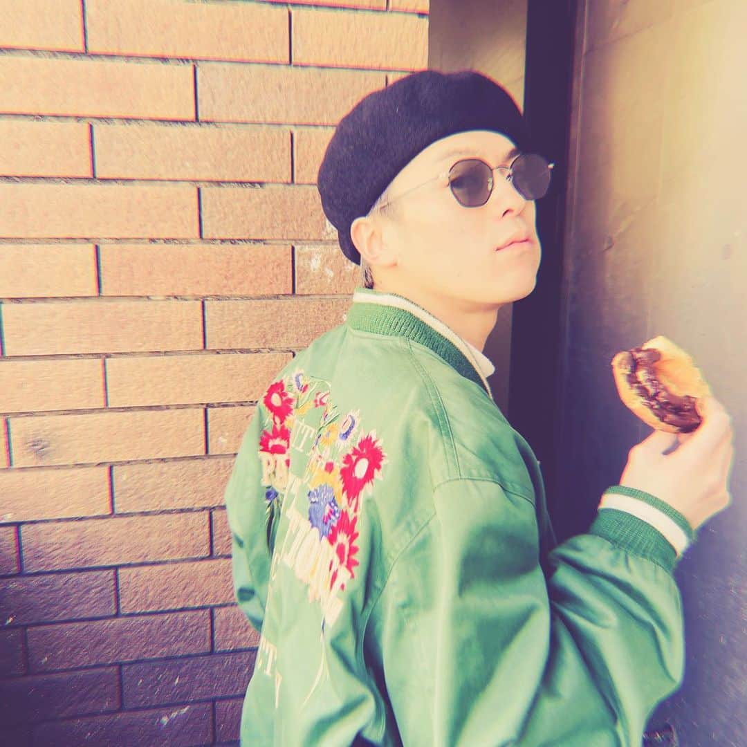 Travis Japan（トラジャ）さんのインスタグラム写真 - (Travis Japan（トラジャ）Instagram)「﻿ I love old fashion👖🍩﻿ ﻿ #fashion﻿ #vintage﻿ #Johnnys﻿ #TravisJapan﻿ #松倉海斗 #Matsuku」3月10日 18時59分 - travis_japan_official