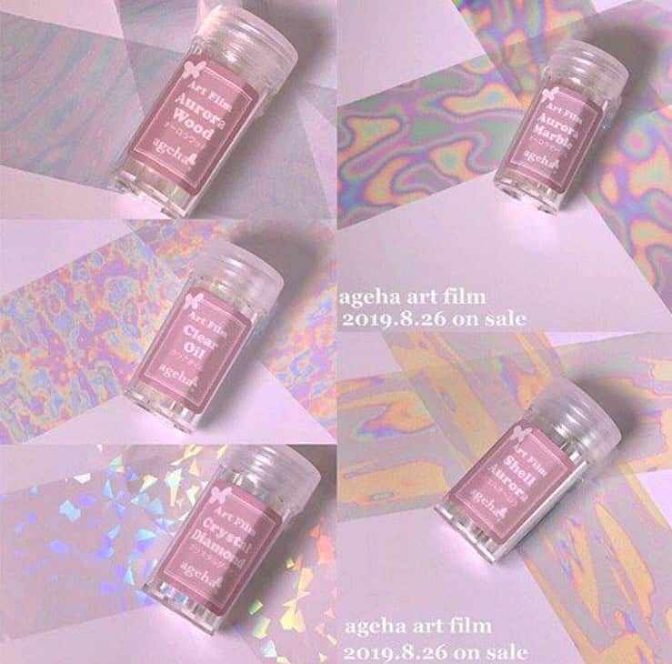 のインスタグラム：「#agehagel  #agehaアートフィルム #オーロラ系フィルム 2019年発売から人気の商品。 色々種類がありますが、 春夏に人気の転写フィルム❤️ 人気商品なので ぜひぜひ、おすすめです♪ 左上から ●オーロラウッド ●クリアーオイル ●クリスタルダイヤ 右上から ●オーロラマーブル ●ジェルオーロラ 2枚目以降で使っているのは #オーロラマーブル です♪」
