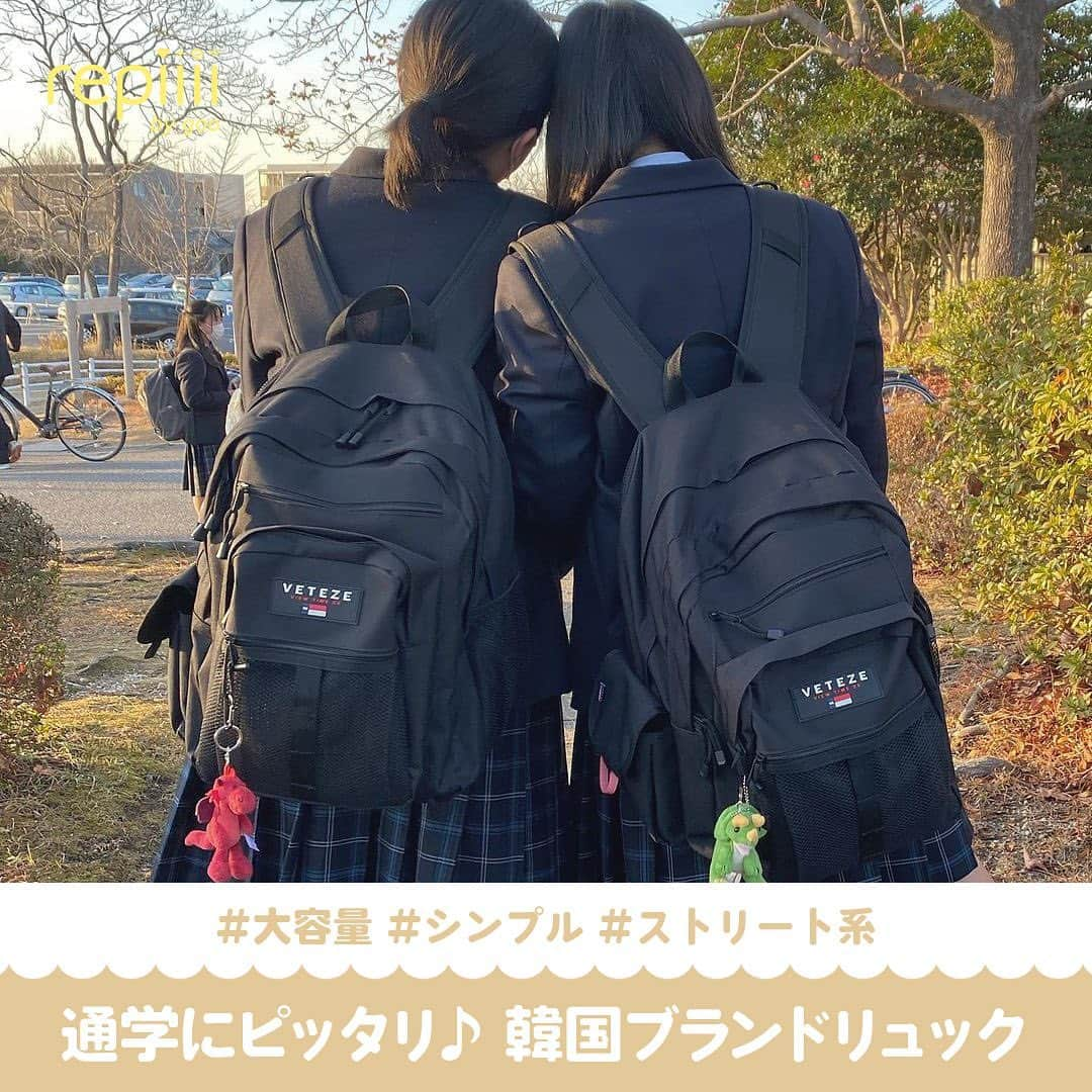 レピーのインスタグラム：「新しい学年・学校になったら新しいリュックで登校💕 repiiiiおすすめを4種類紹介します😉 . 持ち物を新調するとワクワクするよね！ 新しいリュックで心機一転しよ♪ . IZRO(イズロ) K-POPアイドルも愛用しているブランド♪ インパクトのあるロゴ使いと緑のタグが印象的です。 . NEIKIDNIS(ネイキドニス) 丸みのあるスクエア型がかわいい♡ ポケットがたくさんついているから実用性も◎ また、ベルト部分にキーホルダーを付けられる仕様のリュックも♪ . Daylife(デイライフ) 定番色の黒や白はもちろん、淡いピンクや紫といったカラーリングのリュックもあるよ♪ バリエーション豊富だからより自分好みのリュックが見つかりそう♡ . VETEZE(ベテゼ) シンプルだけどカジュアルすぎないのが◎ メッシュポケットで好きにアレンジできるのも♡ 友達とおソロにしても可愛い！ シンプルだからキーホルダーが映えます♪ . 画像は全てご本人様に【掲載許諾】をとっております💓 . @hi_ta91 さん @09.__.07mmnaa さん @yn_1205 さん @_taepii_ さん @babymeow.__ さん @yui._36 さん @o_miyu56 さん . ご協力ありがとうございました😄 . ※ソーシャルディスタンスを意識した生活を心がけましょう。 . #リュック #通学リュック #リュックコーデ #IZRO #NEIKIDNIS #Daylife #VETEZE #韓国 #韓国ファッション #学校 #学校生活 #制服 #制服コーデ #リュック好きな人と繋がりたい #おしゃれ好きな人と繋がりたい #JKにしかできないこと #JKの素敵な思い出 #アオハル #青春 #おしゃれ #JK #JKブランド #あおはる #韓国リュック」