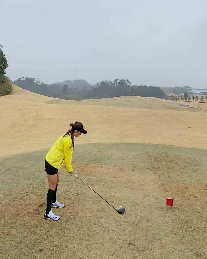 のインスタグラム：「☺︎*･゜ﾟ･* A hole where you played golf with a pro♡ ・ 3番ホールは山本あいりプロと一緒にラウンド🏌️‍♀️💫 @yamamotoaily  間近でプレーを見ながらアドバイスも頂き とても良い勉強になりました♡ ・ ・ tops/ @picone_online_official #picone skirt/ @5five_star5 #fivestar shoes/ @adidasgolf @adidastokyo #adidasgolf ・ ・ @golfsport_jp  #golfsport #golf #ゴルフ #ゴルフスポート #event #ゴルフコンペ #girlsgolf #sport #sportgirls #いづみん #いづみんゴルフ #izumingolf #izumin_golf #ゴルフ女子 #スポーツ女子 #ゴルフ場 #ラウンド #女子プロゴルファー #ゴルファー #golfer #高尔夫球 #골프 #골프스윙 #골프중독」