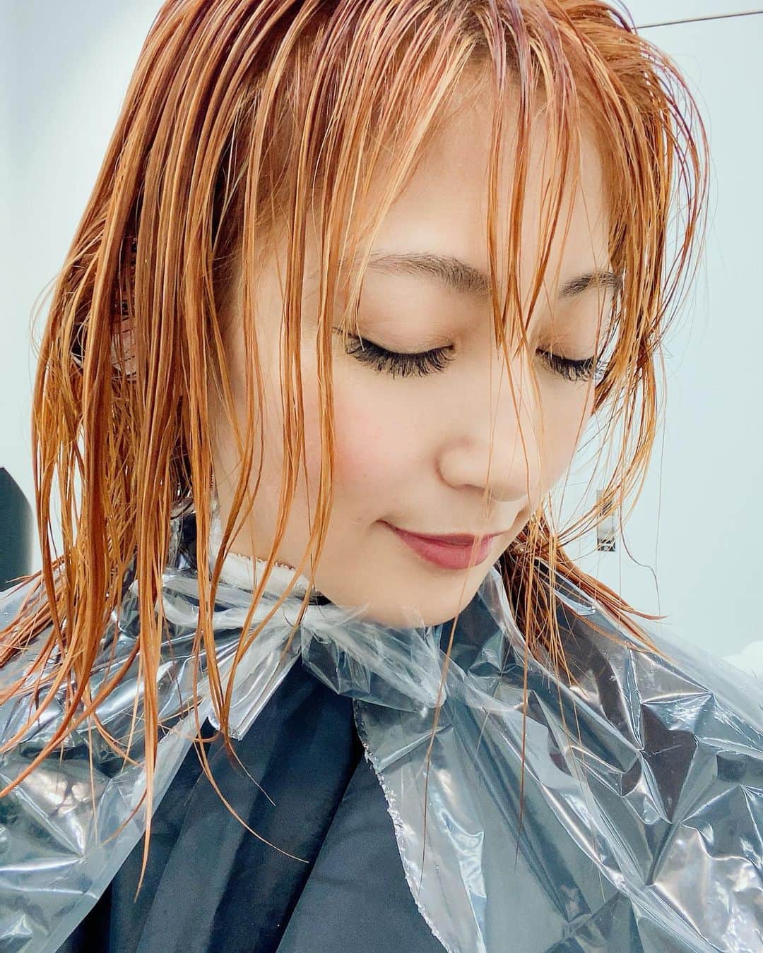 熊田曜子さんのインスタグラム写真 - (熊田曜子Instagram)「I lightened the color of my hair.  人生で初めて 髪の色をぬいたよ💇‍♀️ かなり明るくなった✨ YouTubeに新しい髪色をアップしてるから プロフィールのURLから観てね💓  #美容院　#美容室　#sunvalley #表参道　#渋谷　さん　#カラーリング」3月10日 18時25分 - kumadayoko