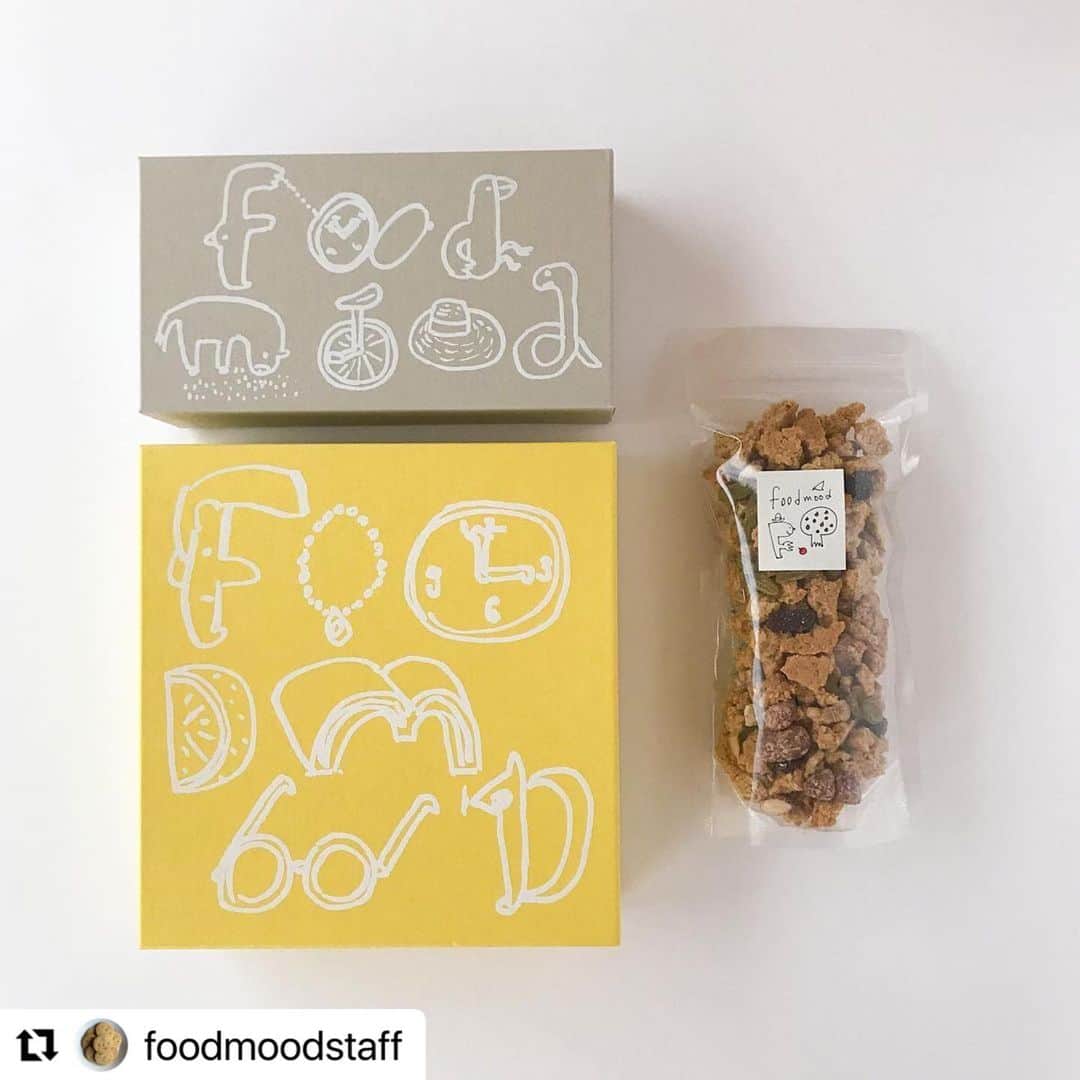 なかしましほ（foodmood）さんのインスタグラム写真 - (なかしましほ（foodmood）Instagram)「#Repost @foodmoodstaff with @make_repost ・・・ 3/14の日曜日に、江古田のマルシェ"ろじものや"に参加いたします。  ・ろじものや限定のハーフサイズBOX(3種:チーズサブレ、メイプルナッツ、チョコとココナツのドロップクッキー)  ・クッキーBOX(6種:ピーナツバタークッキー、青のりとカシューナッツのクラッカー、チョコとココナツのドロップクッキー、黒ごまスティック、ジンジャークッキー、メイプルグラノーラ)  ・メイプルグラノーラ ・青のりとカシューナッツのクラッカー  の販売をいたします。  ろじものやは、ナチュラルワインが飲めたり、ベトナムビールが飲めたりするので、おつまみにぴったりの青のりとカシューナッツのクラッカーの大きな袋に入れたものをご用意いたしました！  ホワイトデーギフトとしても、ぜひお買い求めください。  ●第20回 ろじものや 2021/3/14(sun) 11:00〜16:00(売り切れ終い) 場所：江古田HEM  ◯出店 ・kiredoキレド(美味しい楽しい野菜) ・fermentbooks (食にまつわる本いろいろ) ・さとう(肉と野菜とナチュラルワイン) ・NEW VALLEY 二子玉川 　(水出しコーヒードリップコーヒー/お菓子/ワイン) ・鈴木 綾(季節のお花) ・アベクミコ(タイ料理) ・vege8 オーガニックファーム綾(美味しいにんじん販売) ・パーラー江古田(パンとワイン) ・Maimai(ろじものやコラボバインミー) ・foodmood(焼き菓子)  コロナウイルス感染拡大防止の対策をとっての開催となりますが、体調の優れない方のご来場はお控えください。混雑状況によっては、入場規制、整理券の配布、販売数の制限をさせていただく場合がございます。予めご了承ください。お待ちいただくなど、ご不便をおかけしする場合がございますが、なにとぞ皆さまのご協力のほどお願いいたします。  #foodmood #フードムード #なかしましほ #ろじものや」3月10日 18時28分 - foodmoodshop
