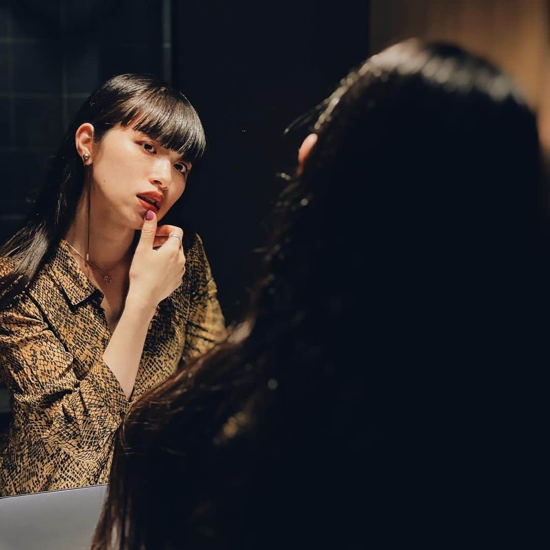 内藤好美さんのインスタグラム写真 - (内藤好美Instagram)「﻿ ﻿ ﻿ ﻿ ﻿ ﻿ ﻿ It doesn't matter if someone denies me﻿ that's totally crap.﻿ ﻿ Superficial thoughts are stupid﻿ ﻿ Because I am a treasure﻿ how to shine is different for each person﻿ everything works if I believe in myself💎﻿ ﻿ ﻿ 如果有人否認我沒關係﻿ 我不在乎﻿ ﻿ 表面思考是愚蠢的﻿ ﻿ 因為我是寳藏﻿ 它如何發光取決於人﻿ 如果我相信自己，一切都會好起來的﻿ ﻿ ﻿ ﻿ ﻿ ﻿ ﻿ ﻿ #考え方次第で﻿ #ものごとはいい方に進むし﻿ #大事なことは﻿ #決して自分を卑下しないこと﻿ #だって宝物だから﻿ #みんな誰かの宝物﻿ #目的までは全て通過点 #足元だけ見ず遠くを見る #まぁ #きょうも #たのしく生きようってこと✌️」3月10日 10時29分 - _ko._.no_