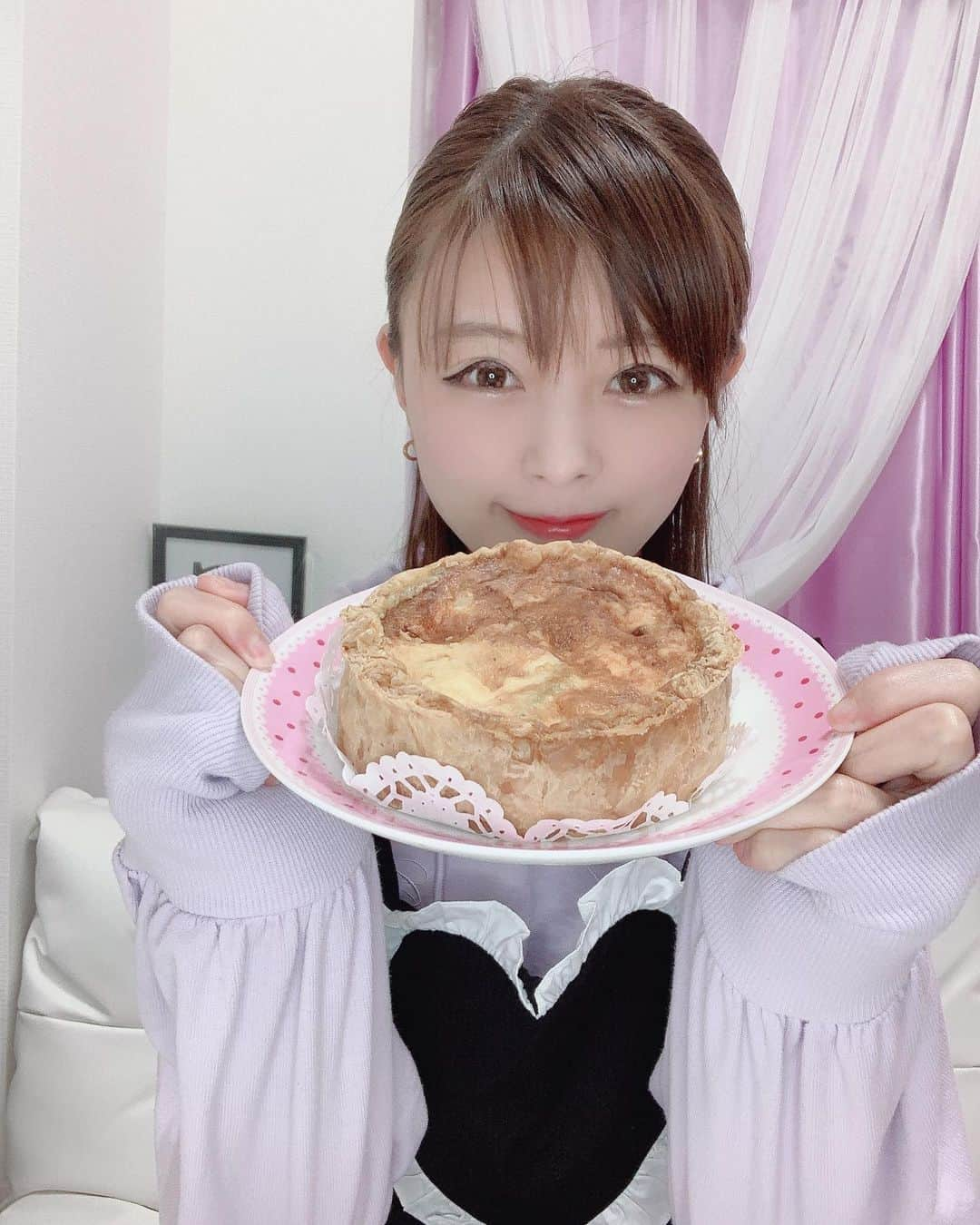 satomiさんのインスタグラム写真 - (satomiInstagram)「🍽🥚お取り寄せグルメ🍽🥚 ・ Quiche Mignon（@quiche_mignon)の エビとアボカドのキッシュ🍤 ・  サクサクのパイ生地と卵のダシがしっかり染み込んでて美味しい〜( ›◡ु‹ )♡ ぷりぷりの大きいえびも嬉しい💕💕 ・ アボカドもえびも大好きだからこれは リピしたい逸品🥑🥑🥑 ・ #キッシュミニヨン #quichemignon #ビストロカドゥー #bistrotcadeau #キッシュ #エビとアボカドのキッシュ #キッシュ専門店 #カジュアルフレンチ #ホームパーティー #ホームパーティー料理 #おうちバル #料理女子 #女子会グルメ #キッシュロレーヌ #プリプリエビ #お取り寄せグルメ #富山グルメ #エビアボカド #グリエールチーズ #グルメ女子 #リラポ #pr #さとみのグルメ記録  @relapo_coupon」3月10日 10時29分 - saatoomii47