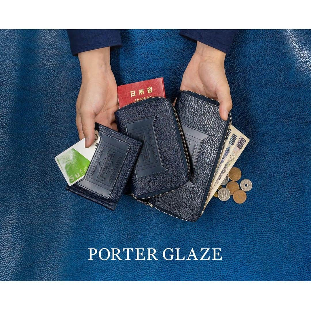 PORTER STANDさんのインスタグラム写真 - (PORTER STANDInstagram)「﻿ PORTER GLAZE﻿ ﻿ イタリアのトスカーナ地方にある老舗タンナーの代表的な革である“ブッテーロ”に型押しをし、一枚一枚職人が丁寧に手染めとグレージング加工を施したシリーズ。 ﻿ ファスナーには滑らかな開閉と光沢が特徴のエクセラファスナーを採用。外側のポケットはICカードが入るサイズで、レーザー加工で表現したポーターロゴがデザインのポイントになっています。﻿ ﻿ PORTER STAND 品川駅店・東京駅店・京都店はネイビー・ボルドーの2色展開。PORTER OMOTESANDO・MARUNOUCHI・OSAKAはブラック・ブラウンの2色展開。オフィシャルオンラインストアは全色展開となります。﻿ ﻿ ※各店の営業時間は下記をご確認ください。﻿ PORTER STAND SHINAGAWA STATION﻿ 8:00〜22:00（土日祝21:00）﻿ PORTER STAND TOKYO STATION﻿ 8:00〜21:00﻿ PORTER STAND KYOTO﻿ 10:00〜18:30﻿ ﻿ #yoshidakaban #porter #luggagelabel #porteryoshida #madeinjapan #japan #porterstand #station #shinagawa #tokyo #kyoto #glaze #leather #buttero #wallet #exclusive #business #吉田カバン #ポーター #ポータースタンド #品川 #東京 #京都 #駅ナカ #産寧坂 #ウォレット #マネークリップ #パスケース」3月10日 12時01分 - porter_stand