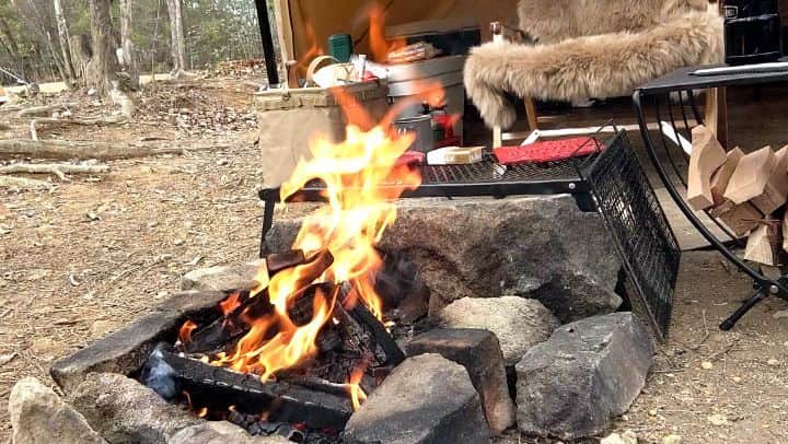 のインスタグラム：「昨日帰ってきたのに もう焚きたい。。🔥 #bonfire #ソロキャンプ #焚」