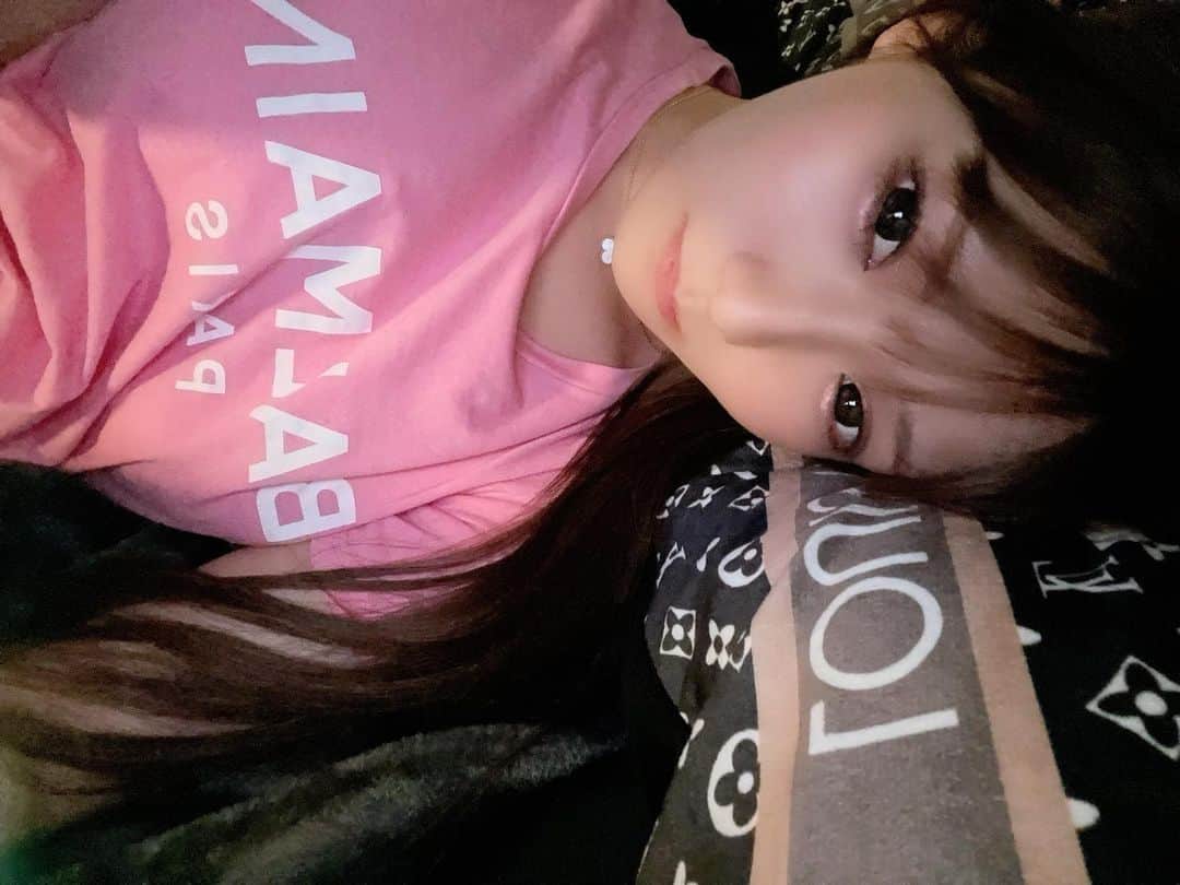 はやのうたのインスタグラム：「寝ませんか？🐑♡ #はやのうた#うたこ#お昼寝#したい」