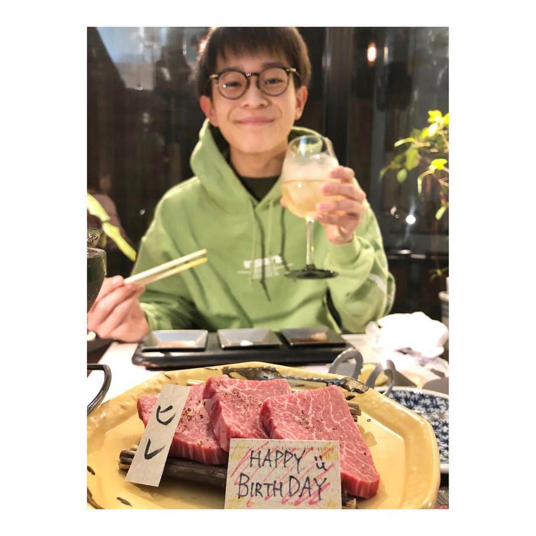 のインスタグラム：「Happy 13th Birthday! 🎉🤓 息子の急速な進化に負けぬよう父も色々頑張ります💪それにしても久々の @ainabi_ 美味しかったなぁ〜🍖😍 #son #yesterday #昨日 #39の日 #もうこぼさない」
