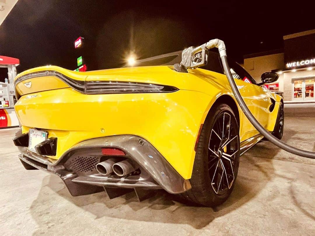 トム・フェルトンのインスタグラム：「derrière 👌🏼」